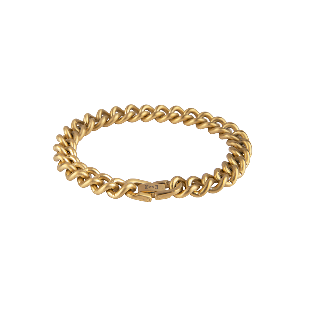 Hoge kwaliteit raakt nooit uit de mode. en als je het combineert met een tijdloos design, krijg je een armband waarmee je echt een statement kunt maken. Het Gourmette Satin voegt een gewaagd detail toe aan je toch al coole look. Deze armband heeft een tijdloos design met klassieke roestvrijstalen schakels in een stijlvolle, trendy matgouden tint. Afgewerkt met een eenvoudig te gebruiken, sterk slot.