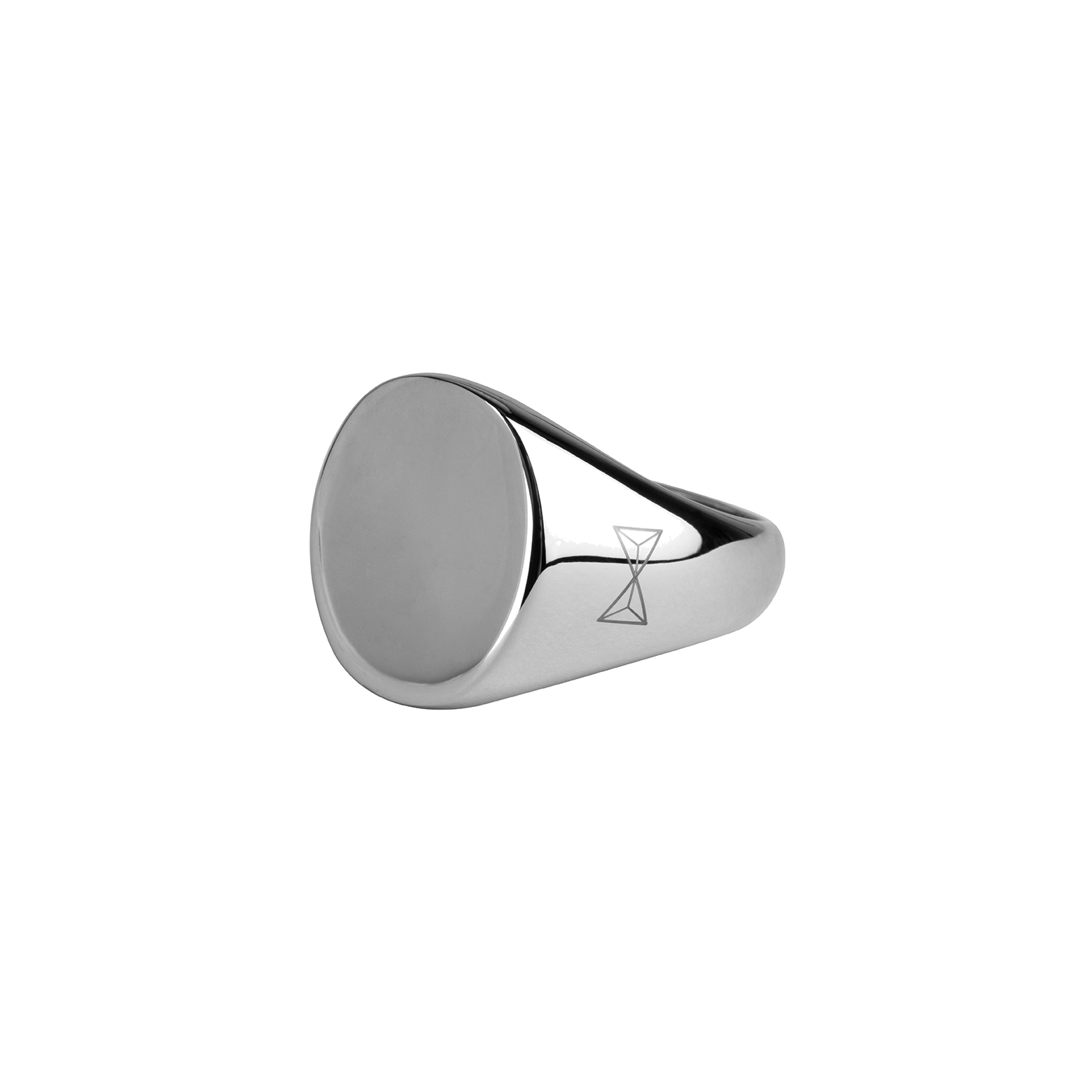 Dit tijdloze model staat bekend om zijn pure eenvoud en klassieke uitstraling. Draag het om je ringvinger of pink of combineer het met andere Aze sieraden. Deze ronde zegelring is gemaakt van geborsteld zilverkleurig 316L staal. Afgewerkt met het Aze logo aan de binnenkant van de ring.