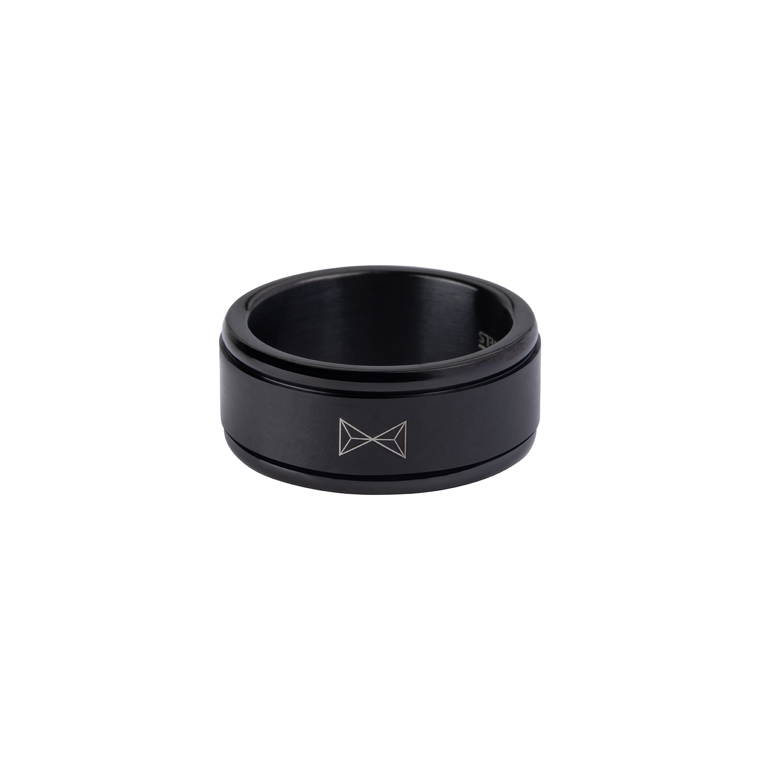 Deze ring is van het merk AZE Jewels. Het is een herensieraad gemaakt van edelstaal. De ring is zwart van kleur.
