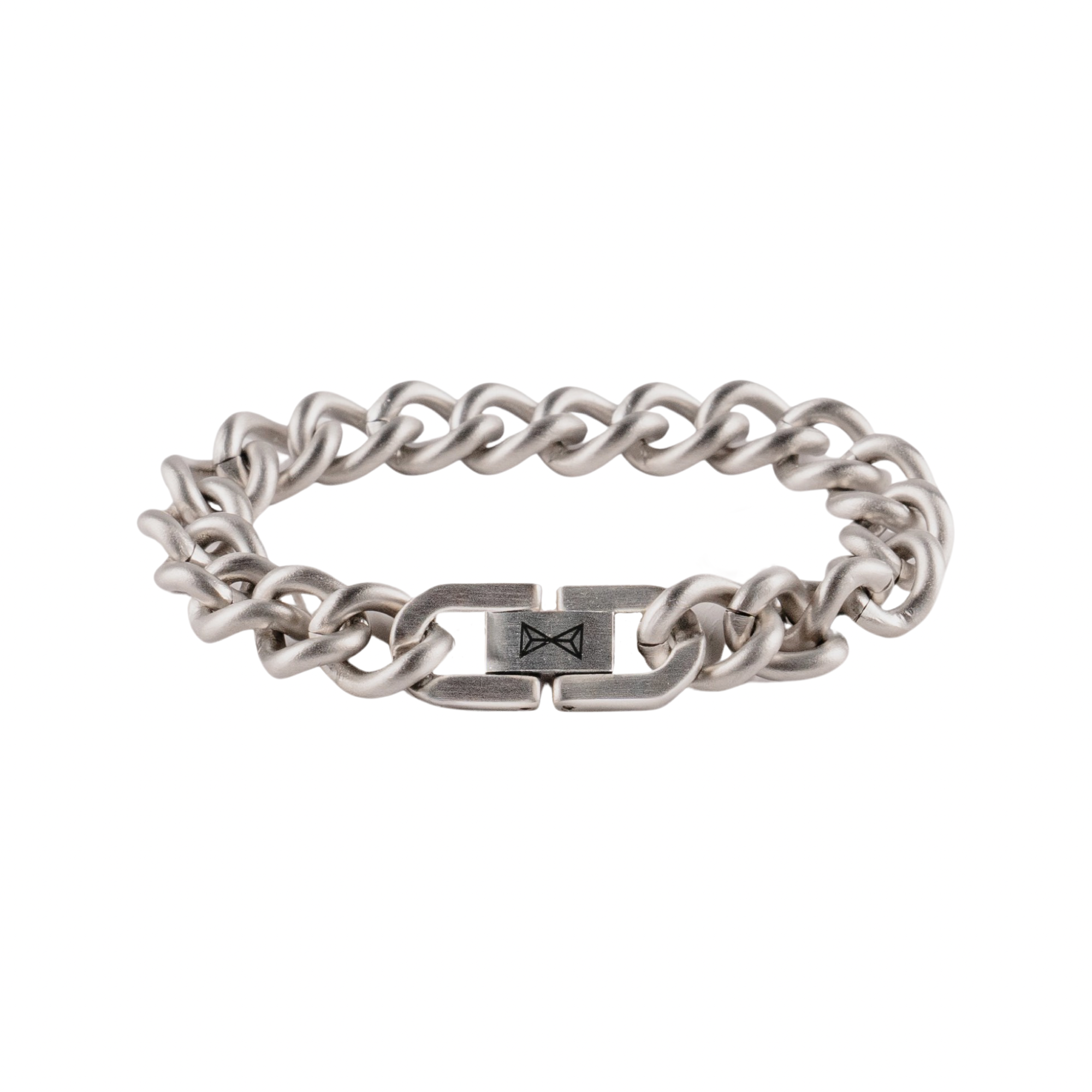 Deze armband is van het merk AZE Junior. Het is een jongenssieraad gemaakt van edelstaal. De armband is zilver van kleur.
De verdere specificaties van dearmband zijn als volgt:
Glans : Nee
Productmaat : 165
Sluiting :Scharnier-slot