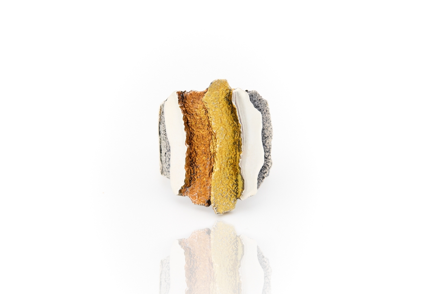 Zilveren ring met oker emaille