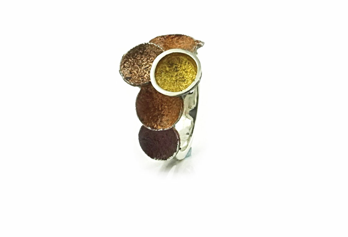 Zilveren ring met oker emaille