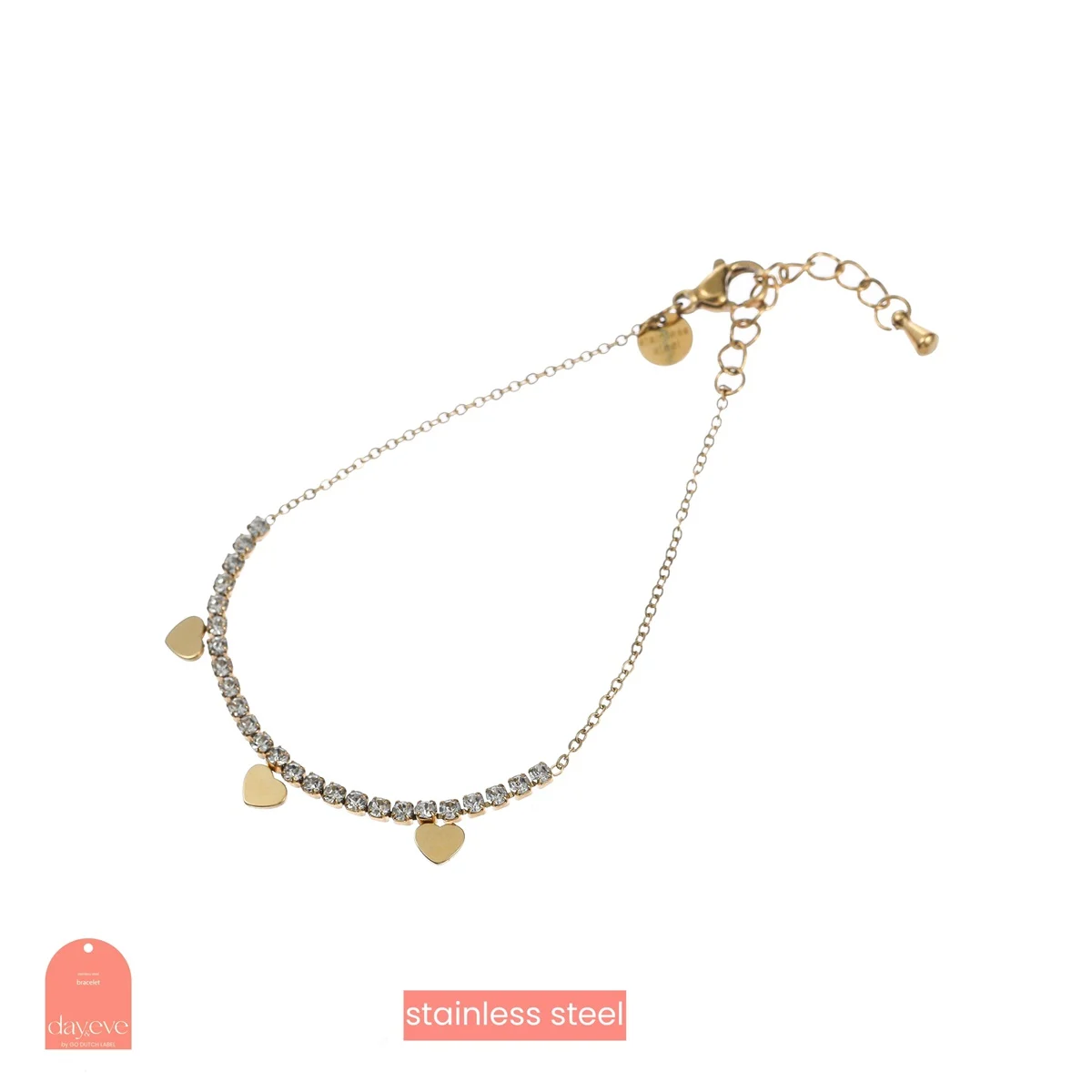 Deze JEWEL: Day & Eve armband van roestvrij staal heeft glanzende hartjes en is verguld met 14 karaat goud. De armband is verstelbaar en past op elke polsmaat. De beste manier om het te dragen is om het alleen of in combinatie met andere armbanden te dragen voor een trendy look. Voeg een vleugje glamour toe aan je outfit met deze prachtige armband.