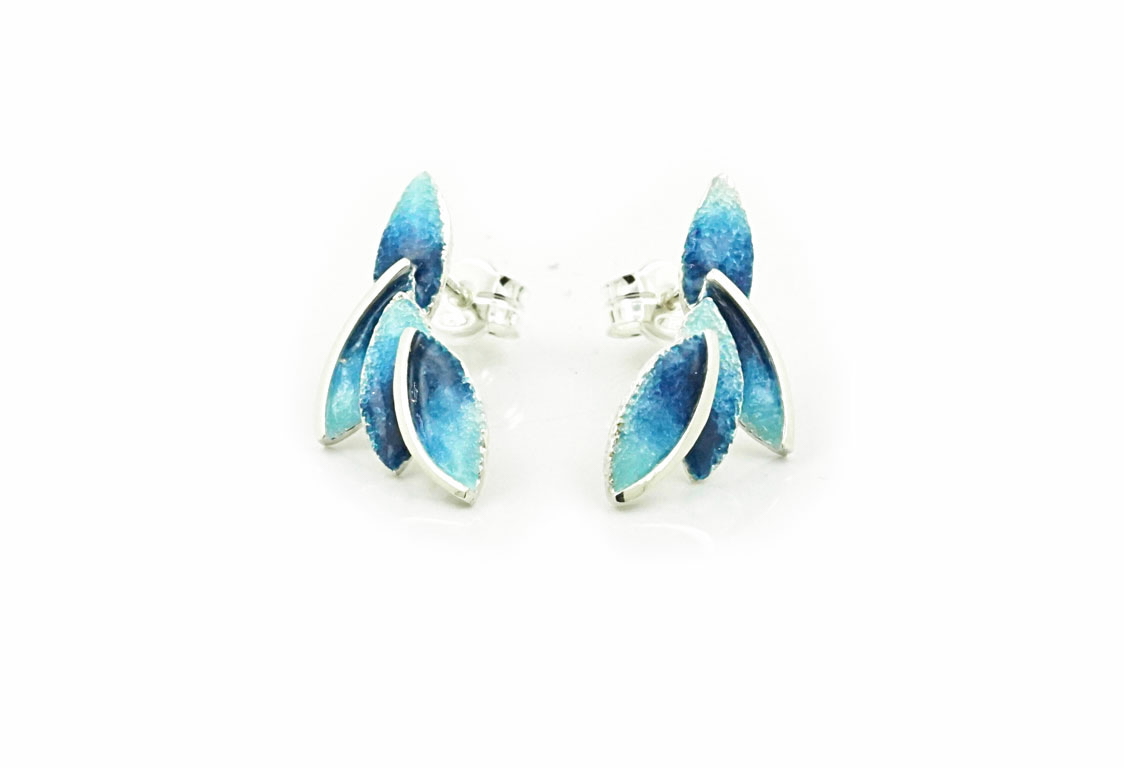 Zilveren oorbellen blauwe emaille
2,7 x 1,2 cm