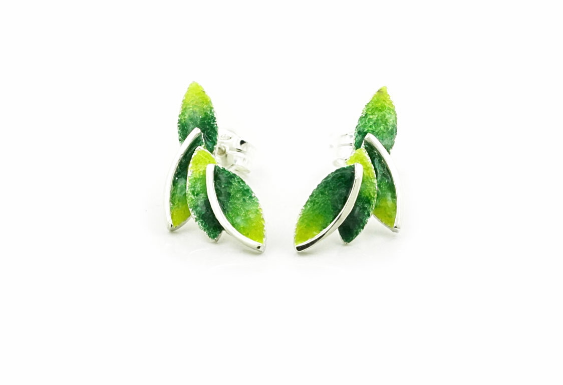 Zilveren oorbellen groen emaille
2,7 x 1,2 cm