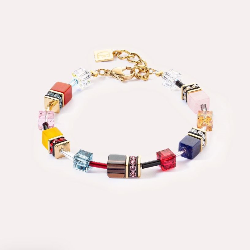 GeoCUBE® Iconic Precious bracelet energy
De stralende edelstenen in combinatie met de warme goudtinten en glanzende elementen maken deze armband tot een stijlvol accessoire dat niet alleen mooi is om naar te kijken, maar ook de krachtige energie van de edelstenen met zich meedraagt. Of je het nu als los stuk draagt of in combinatie met de bijpassende ketting en oorbellen, de GeoCUBE® Iconic Precious armband Energy voegt een kleurrijk accent toe en onderstreept je persoonlijke uitstraling.