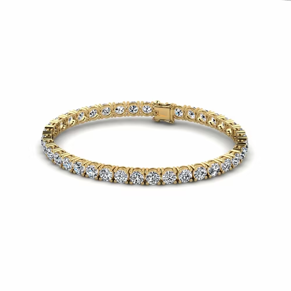 Deze armband van Louis Bros is vervaardigd uit 14 karaat geelgoud (8.10gr).
Deze tennisarmband met zirkonia straalt tijdloze luxe en verfijning uit. De sprankelende zirkonia’s, die zorgvuldig in een rij zijn gezet, vangen het licht prachtig op en vormen een schitterend contrast met het warme geelgoud. Deze armband is een elegante keuze, perfect voor zowel alledaagse chic als formele gelegenheden. Het verfijnde ontwerp biedt een subtiele, maar onmiskenbare glamour, waardoor het een prachtig alternatief is voor een klassieke diamanten tennisarmband.
