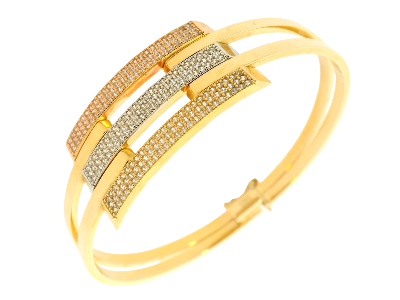  Deze exclusieve armband van Louis Bros is vervaardigd uit 14 karaat tricolor (12.64 gr.). Deze armband met fantasie design en zirkonia is een opvallend en stijlvol sieraad. De combinatie van geelgoud, witgoud en roségoud geeft de armband een unieke en veelzijdige uitstraling. Het fantasie design zorgt voor een artistiek en eigentijds karakter, terwijl de fonkelende zirkonia's een vleugje glamour en schittering toevoegen. Deze prachtige armband is perfect om elke outfit te verfraaien en is geschikt voor zowel dagelijkse draag als speciale gelegenheden. Een tricolor gouden armband met fantasie design en zirkonia is een elegant en veelzijdig juweel dat zeker de aandacht trekt.