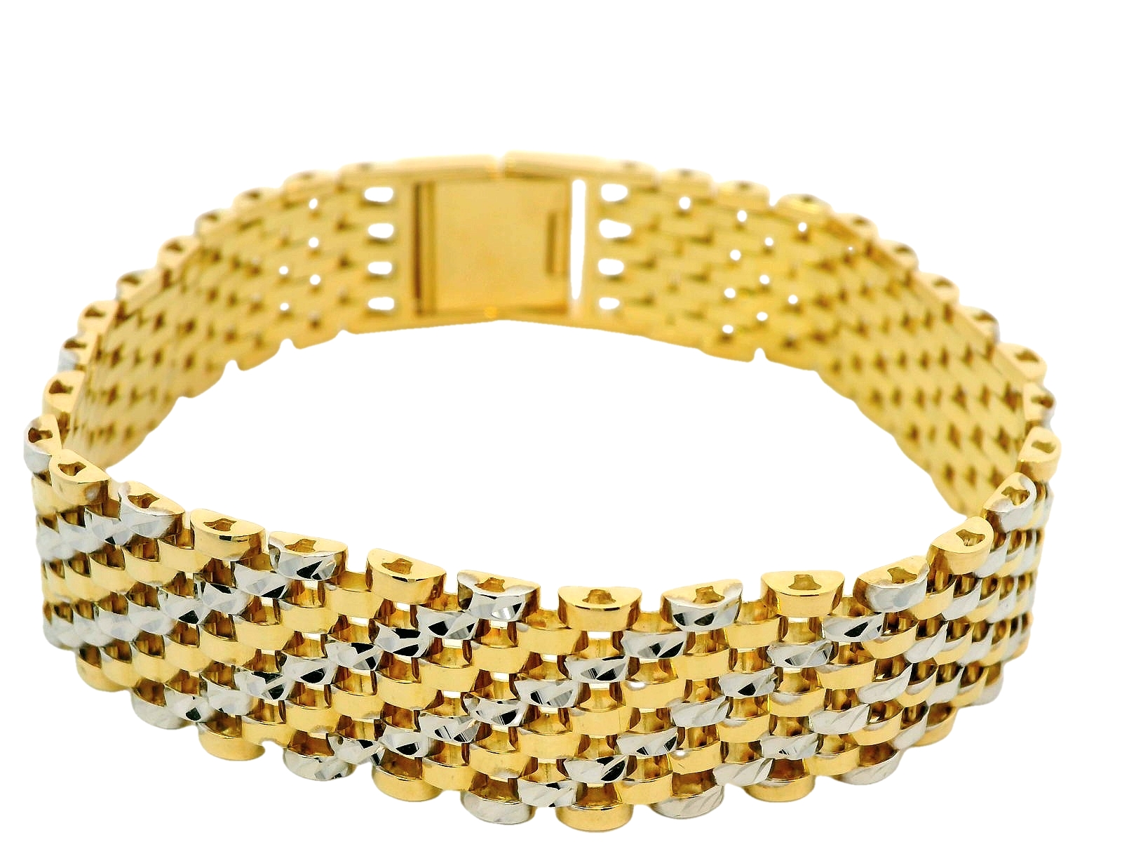 Deze armband van Louis Bros is vervaardigd uit 14 karaat bicolor (32.50 gr.). De armband heeft een lengte van 21 cm en een dikte van 2.5 mm. En een breedte van 15 mm.
Deze armband is een prachtig voorbeeld van elegantie en verfijning. Gemaakt van een harmonieuze combinatie van wit- en geelgoud, biedt dat armband een uniek en bijzonder ontwerp dat in het oog springt. De delicate schakels en het stijlvolle contrast van de twee goudtinten maken het een sieraad dat zowel modern als tijdloos is. Perfect voor speciale gelegenheden of als een luxe dagelijkse accessoire, voegt dat armband een vleugje klasse toe aan elke outfit.