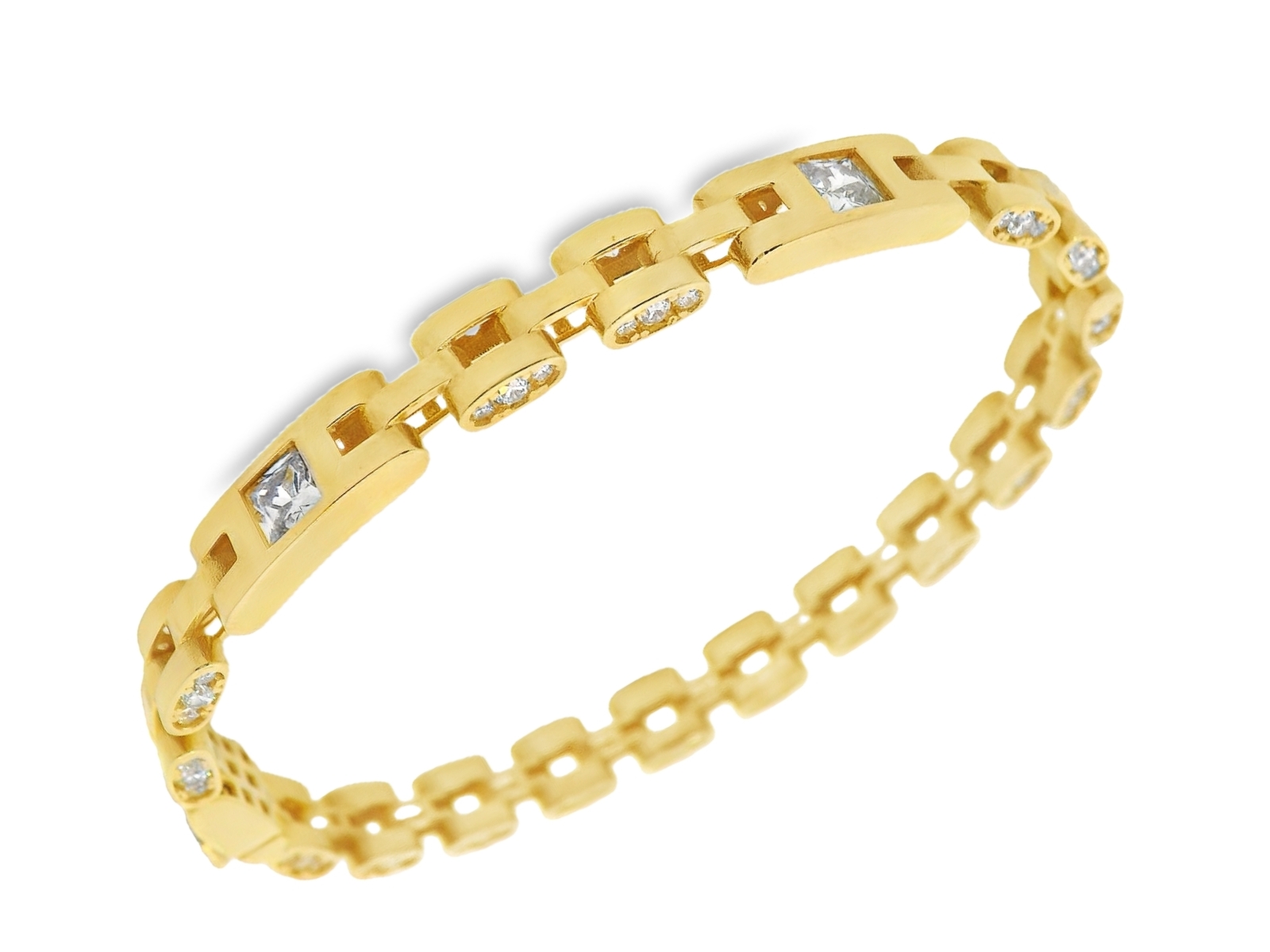 Deze armband van Louis Bros is vervaardigd uit 14 karaat geelgoud (15.75 gr.). 
Deze verfijnde bangle straalt pure elegantie uit, bezaaid met sprankelende zirkonia stenen. De glanzende zirkonia voegen een vleugje glamour en verfijning toe, perfect gecombineerd met de warme glans van het geelgoud. Dit opvallende sieraad is zowel tijdloos als eigentijds, ideaal voor elke gelegenheid. Of je nu een formele gebeurtenis bijwoont of je dagelijkse outfit wilt verfraaien, deze bangle is een perfecte keuze voor de moderne drager die houdt van luxe en stijl.
