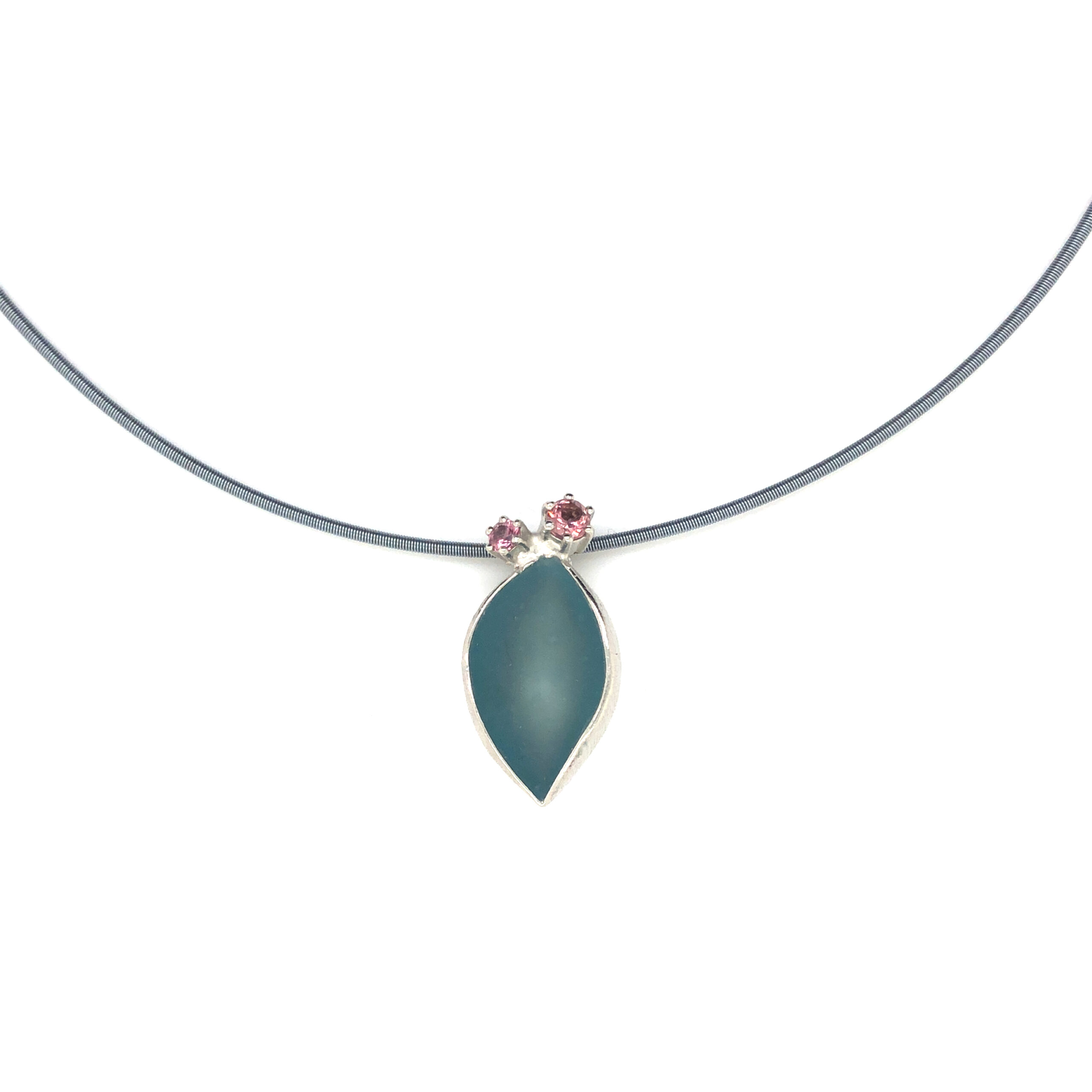 Anhänger in Silber 925, platinplattiert, Kunststoff blau, Safire
