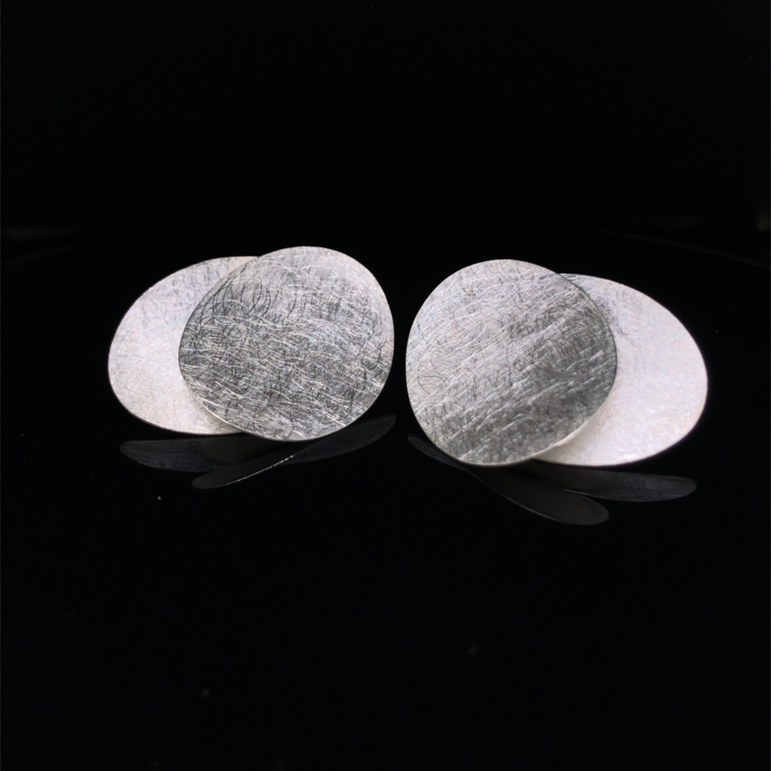 Ohrstecker gefertig in Silber 925, leaf oval.
Länge ca. 3 cm