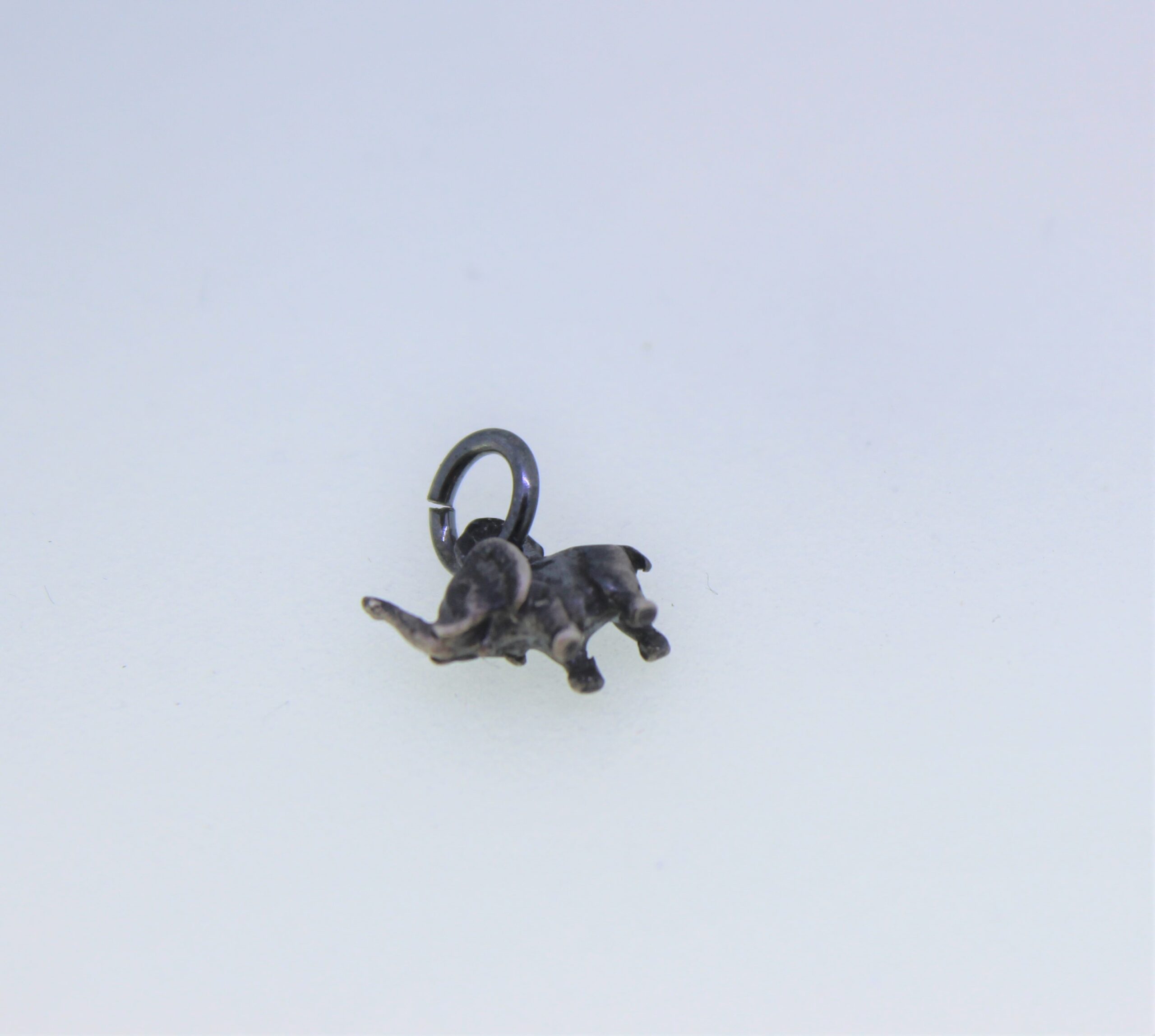 kleiner Anhänger Miniatur Elefant, etwa 9mm