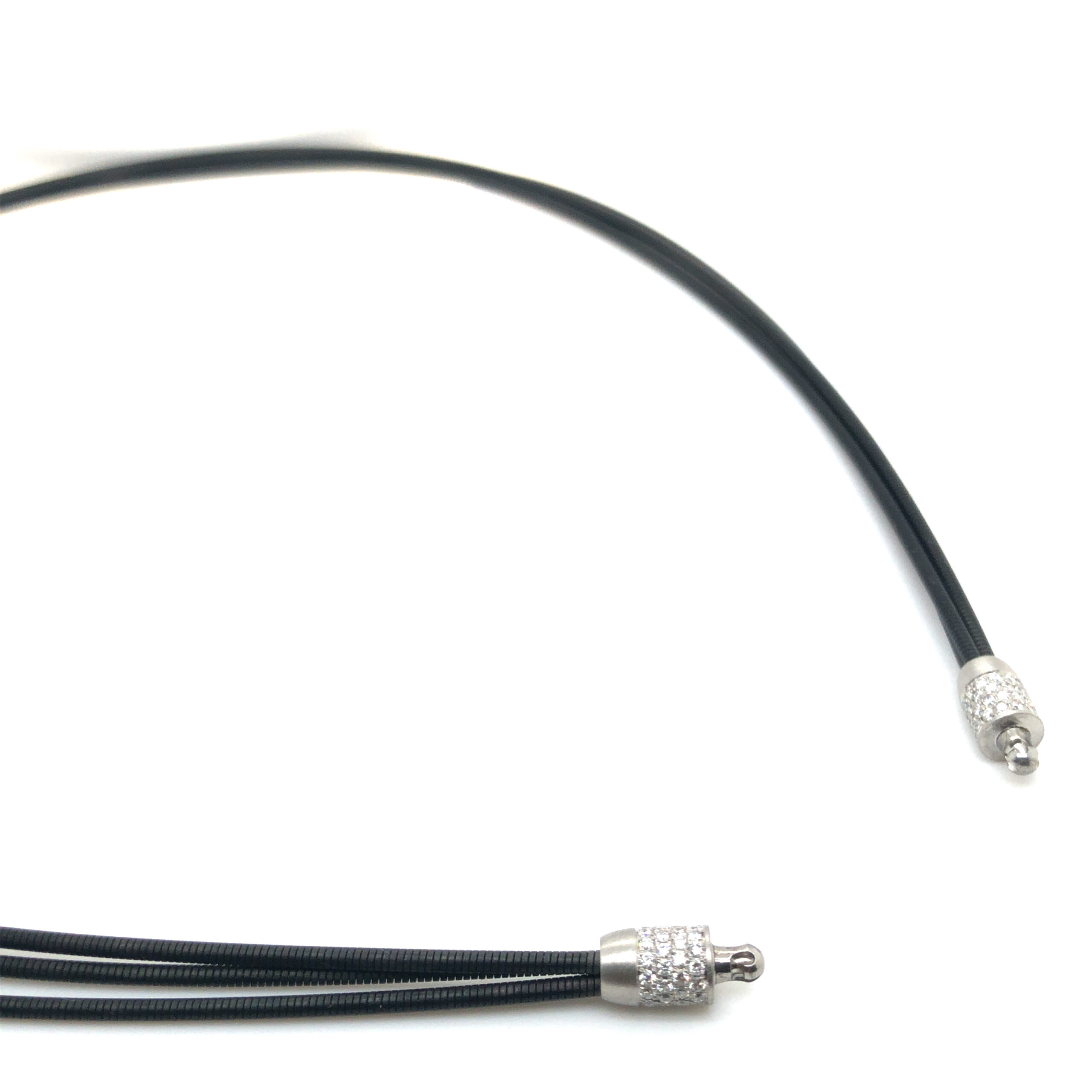 Halsschmuck in Platin 950 und Edelstahl schwarz, D 5,2mm mit 
Brillanten 0,53ct, Lä 42cm