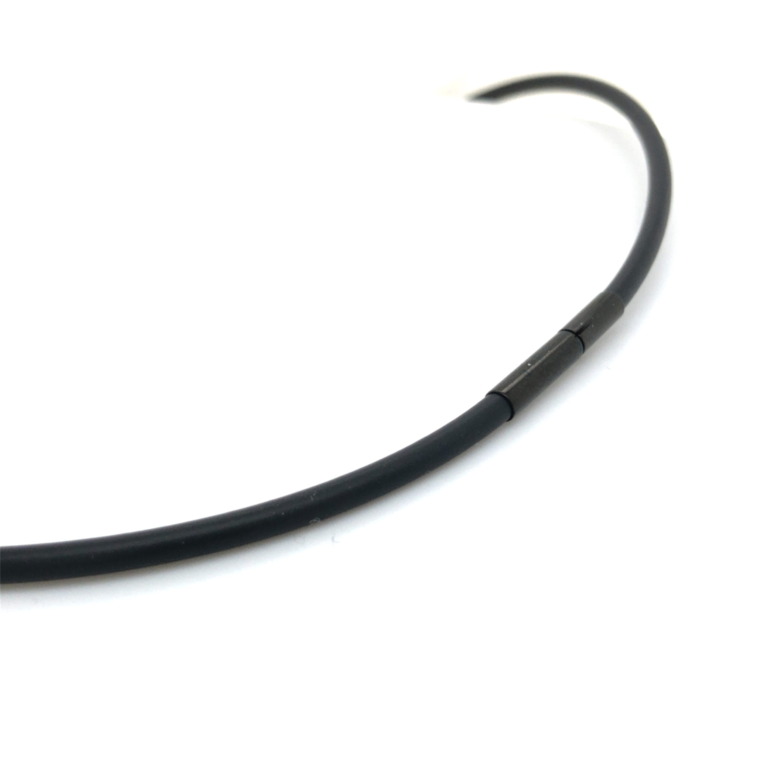Silikonseil 3,0mm Durchmesser, schwarz matt, Schließe aus Kompositmateial, schwarz, mit patentiertem doppelclip Steckverschluß, 45cm.. Jede andere Länge lieferbar!