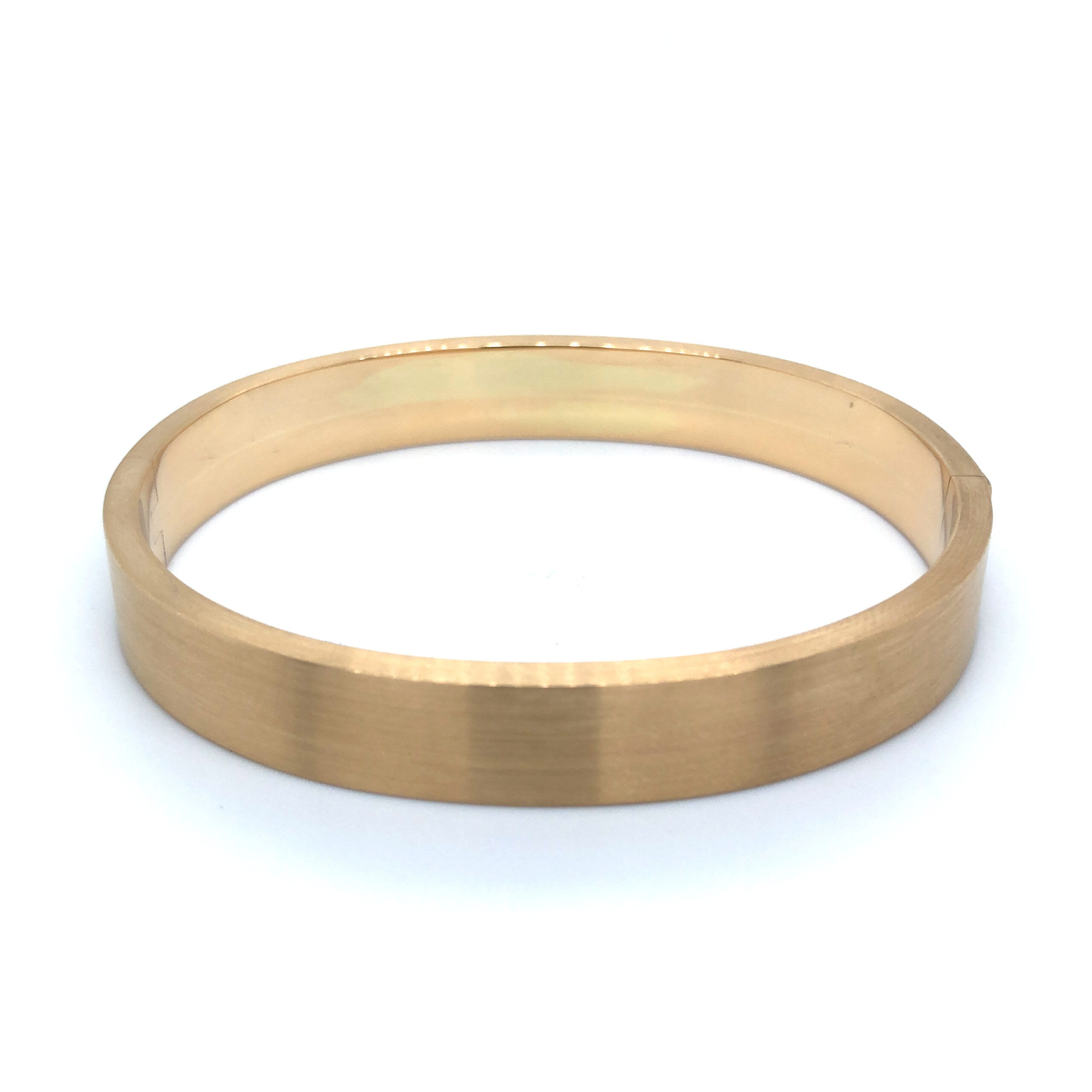 Elegant zylindrischer Klapparmreif mit gewelltem Profil. Gefertigt in Gold 585.
Fertigung auf Wunsch auch in GG750 oder auch Weißgold auf Maß!