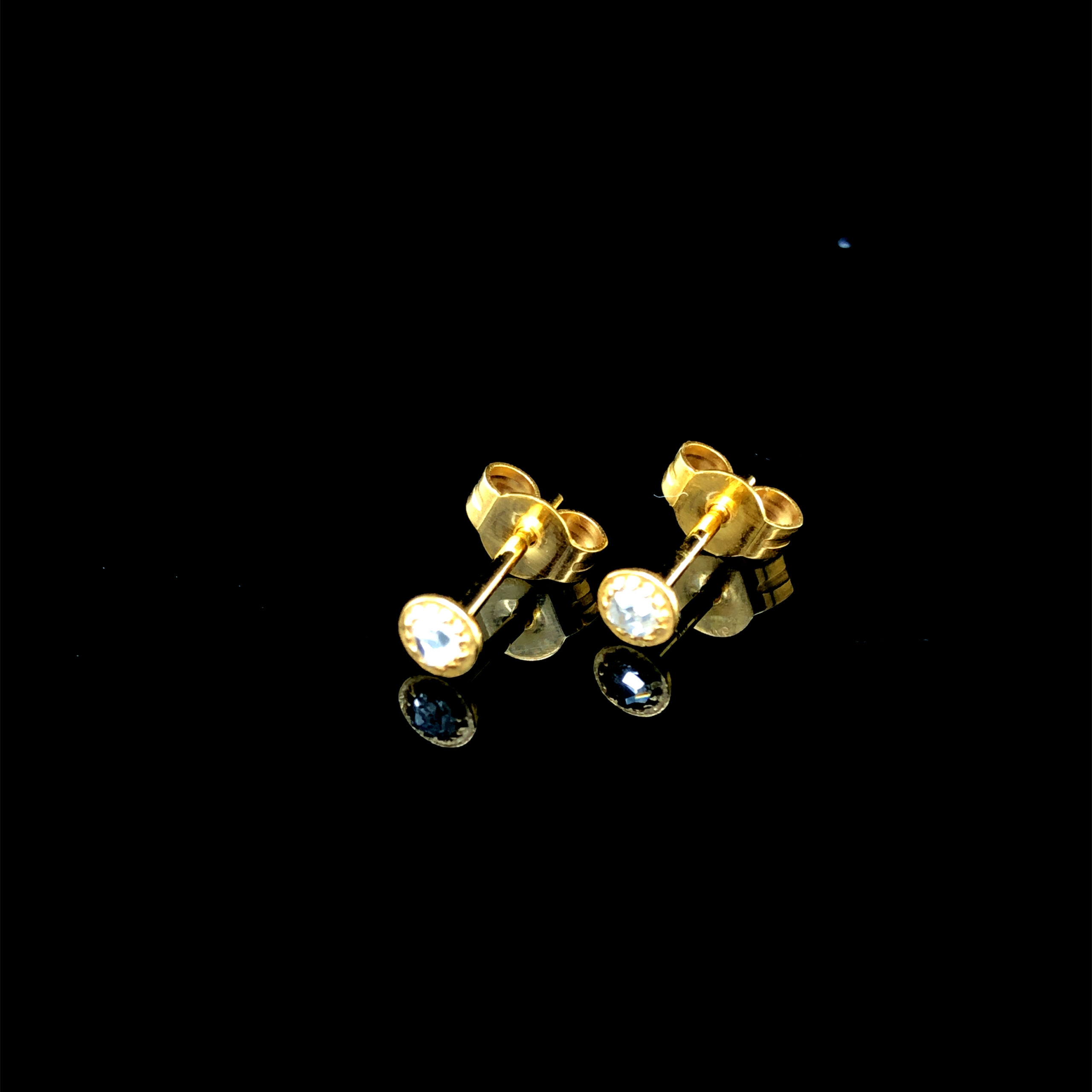Ohrstecker Gelbgold 750/ooo, 2 Diamanten im 
Rosenschliff