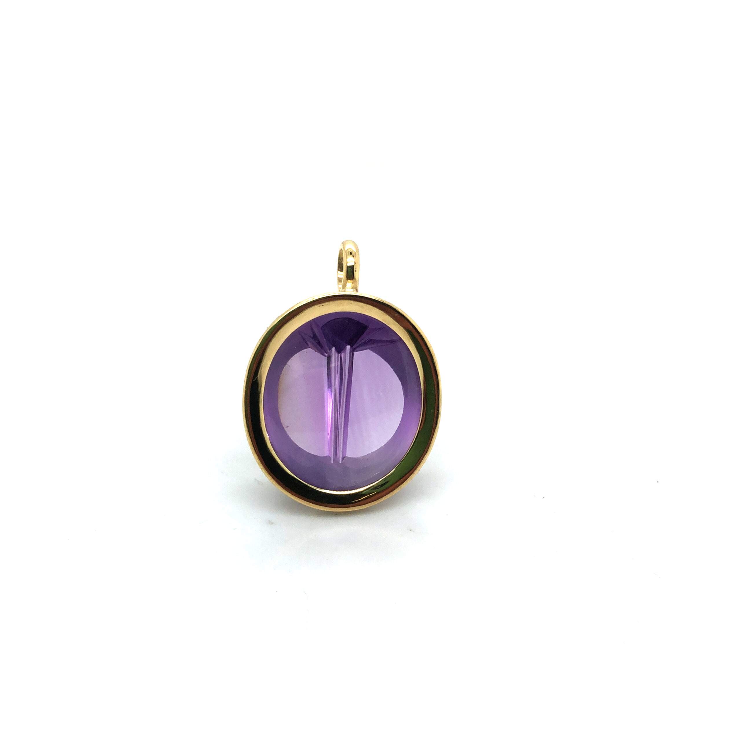 Anhänger in Gold 750 "Skarabäus". Raffiniert geschliffener Amethyst, ca 15mm x 20mm