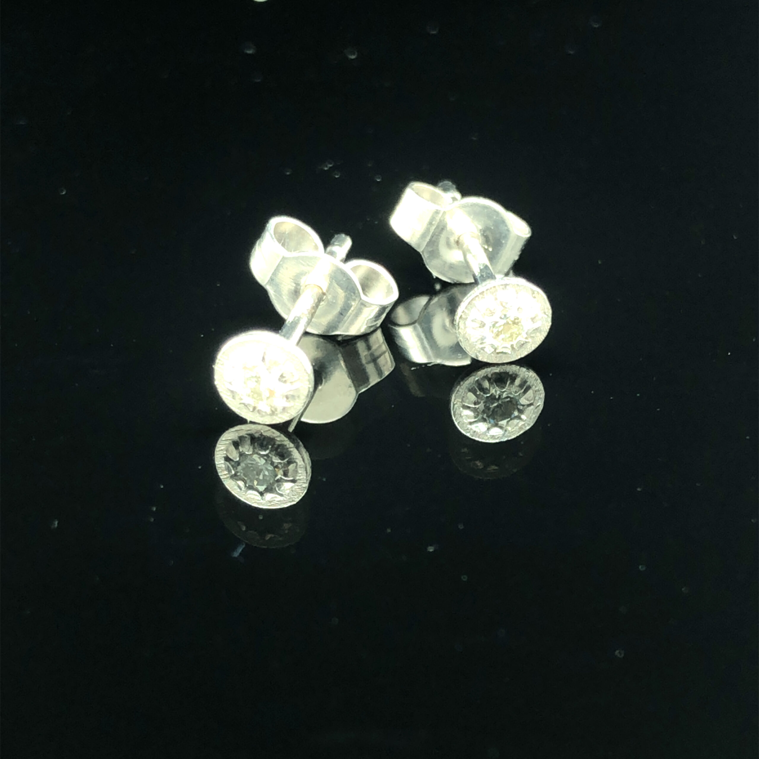 Ohrstecker Gelbgold 750/ooo 
2 Diamanten 0,10ct