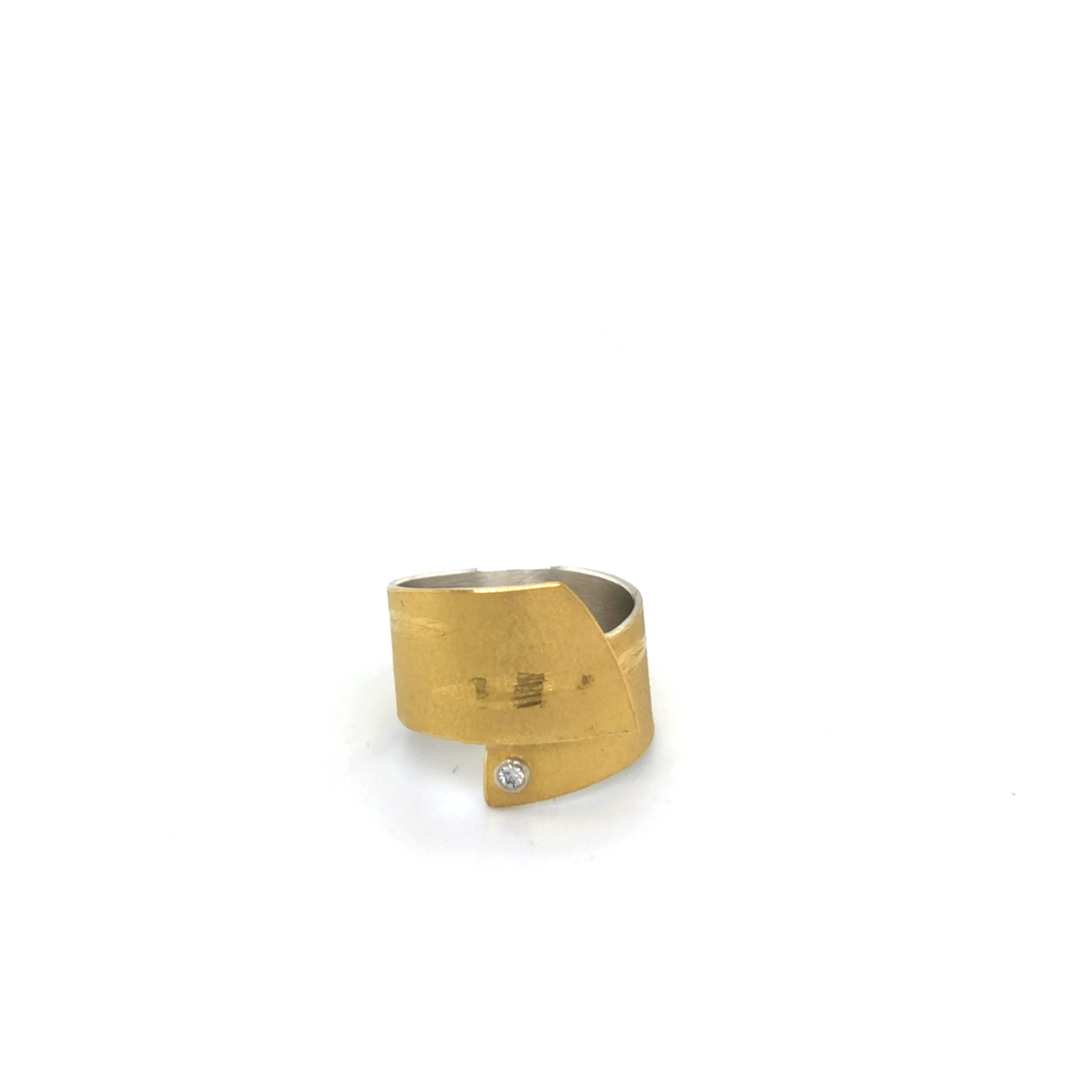 Ring Silber/ Gold 900/ooo Brillant  0,03ct
Ringweite 57. Eine evtl. anfallende Ringweitenänderung ist inklusive.
