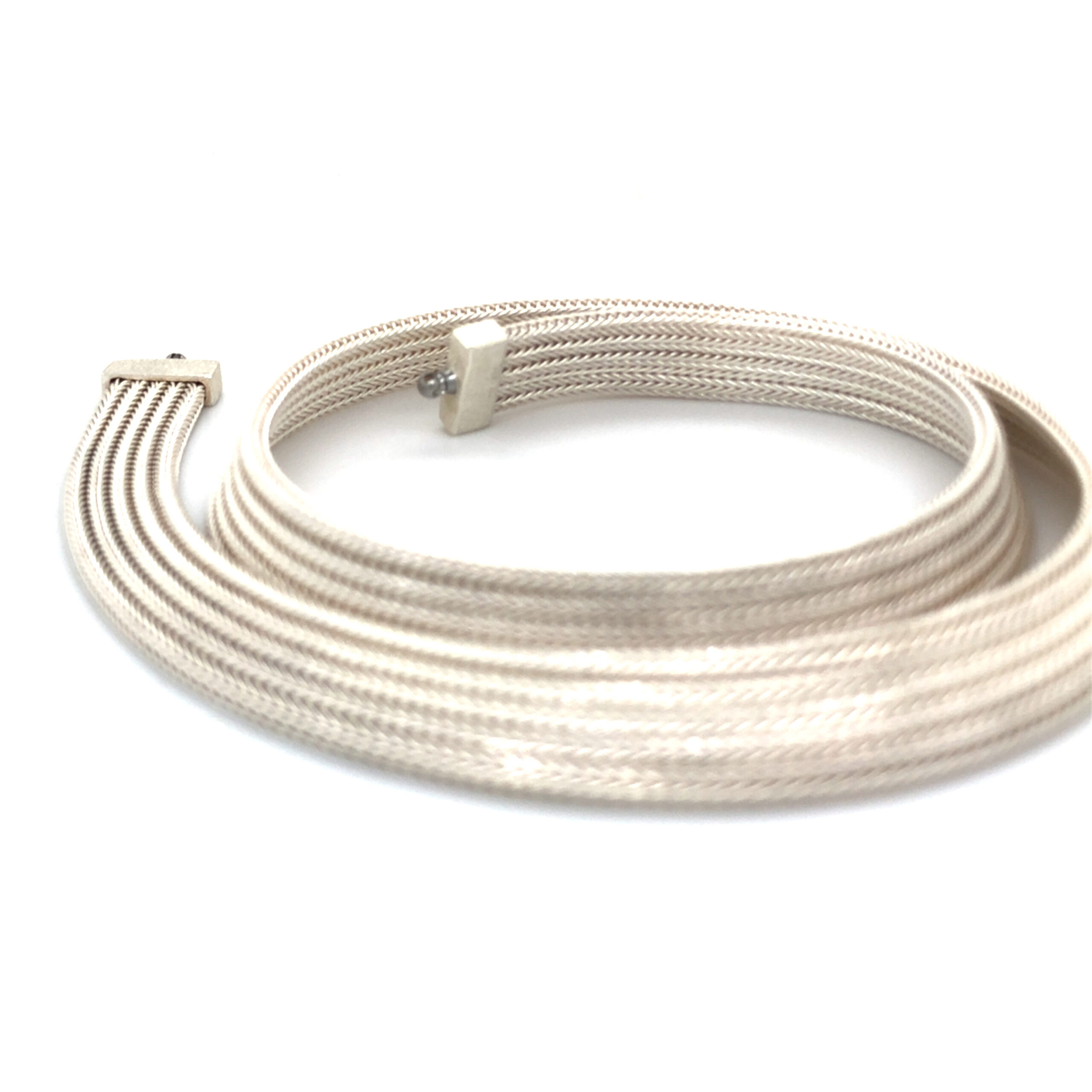 Halskette Silber 925 Foxband 5- Reihen
Mit Headfix Köpfen für Wechselschließen, um die Kette zu schließen benötigt man eine Wechselschließe, dadurch kann man das Design immer wieder variieren. 
Länge ca. 43 cm