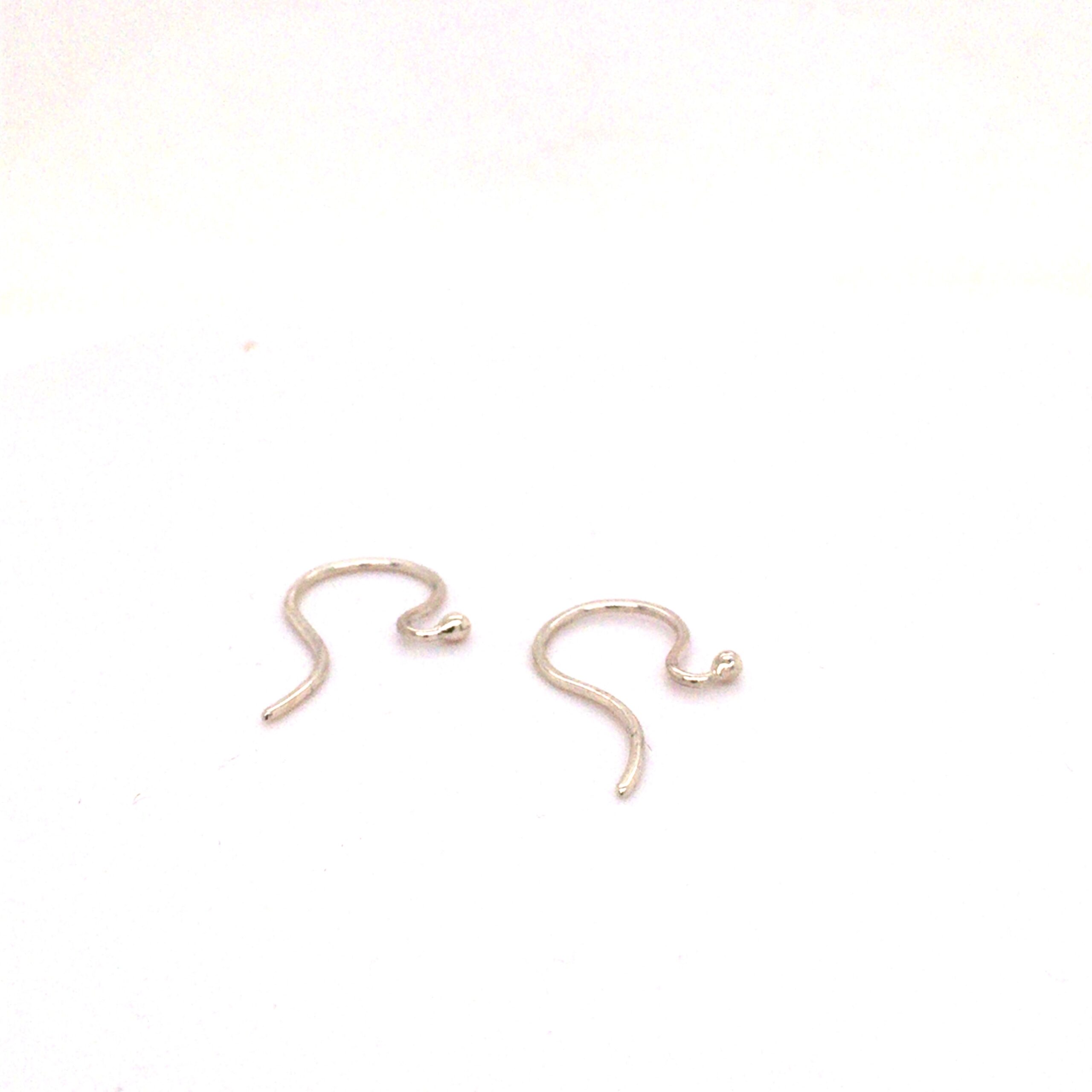 Ohrh&auml;nger gearbeitet in Silber, durch die besondere Form, k&ouml;nnen verschiedenste Einh&auml;nger eingeh&auml;ngt werden.