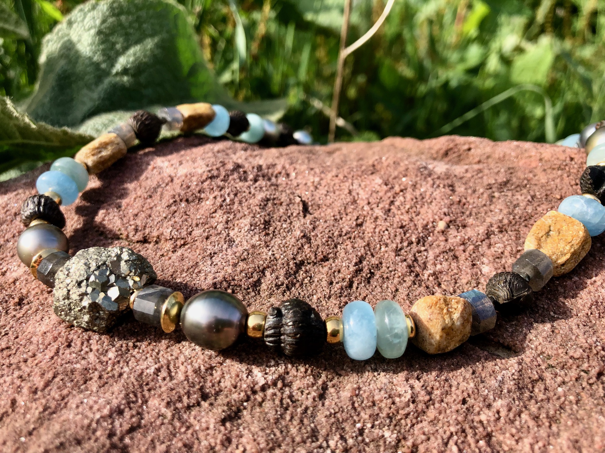 M&auml;nnerSteinkette in Gelbgold 750/ooo mit Pyrit,  Labradorit,  6 Tahitiperlen
Aquamarin Jaspis Trilobit Fossilie