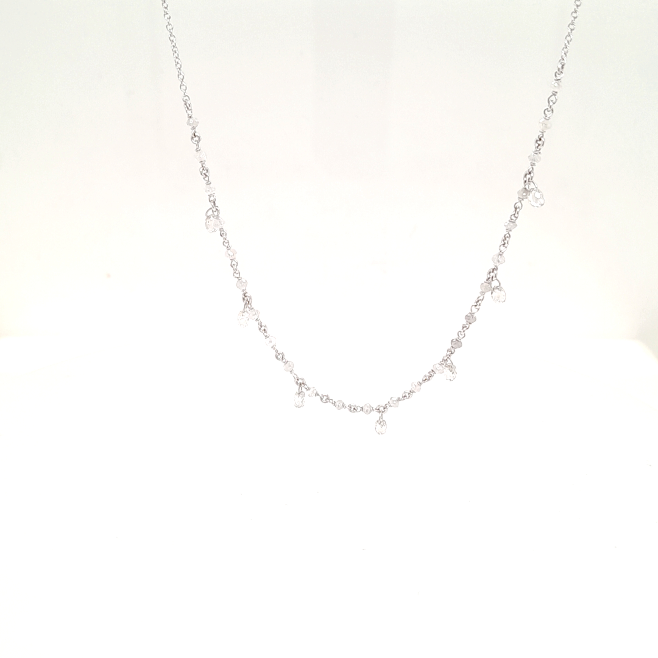 Collier Weißgold 750/ooo 
Diamanten  2,15ct 
Länge 45,5 cm  und 42 cm