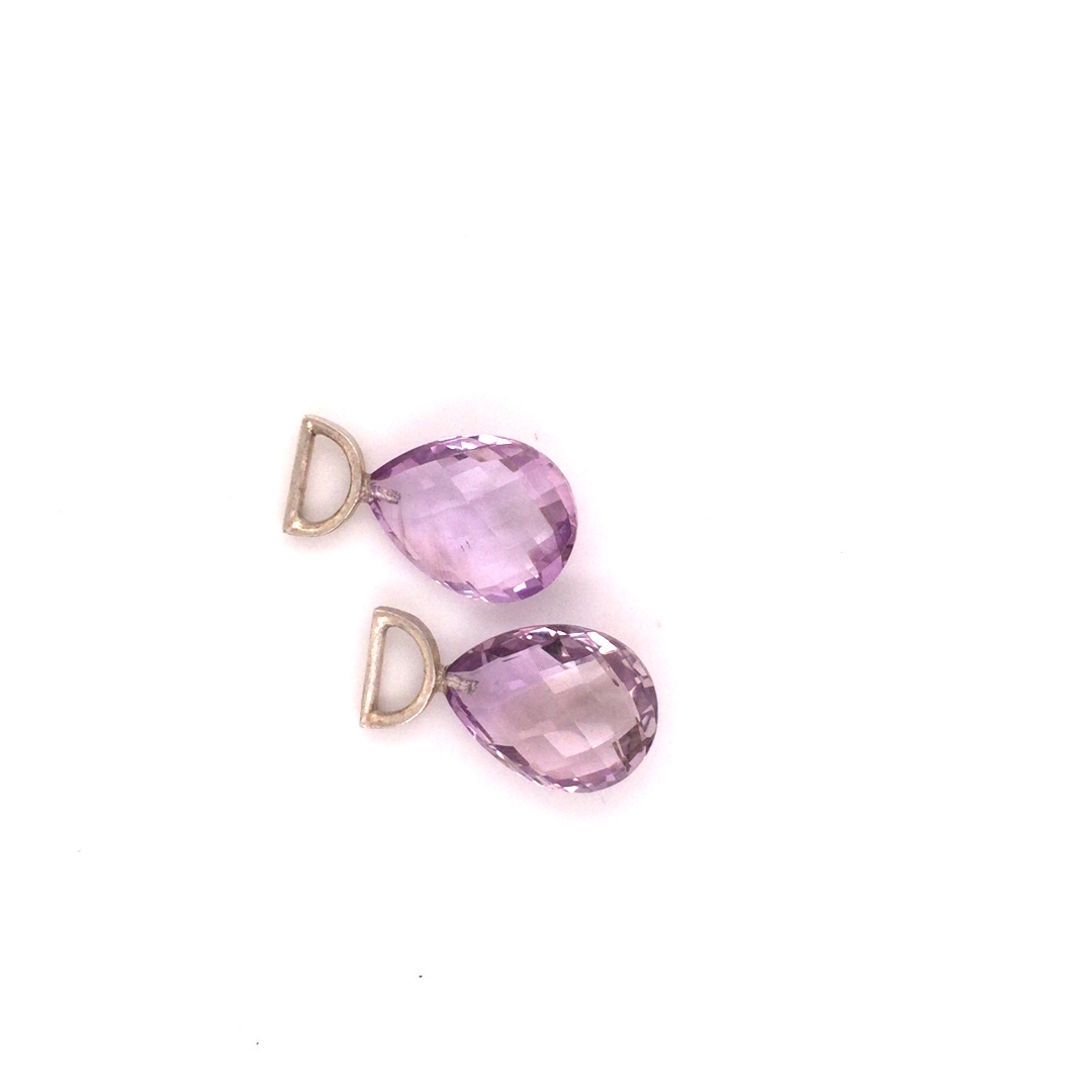 Einhänger für Ohrbügel, gefertigt aus Silber mit einem Amethyst.

Artikel Nr. für Ohrbügel 16375

Gefertigt im Atelier Kissner
Design: Carsten Kissner