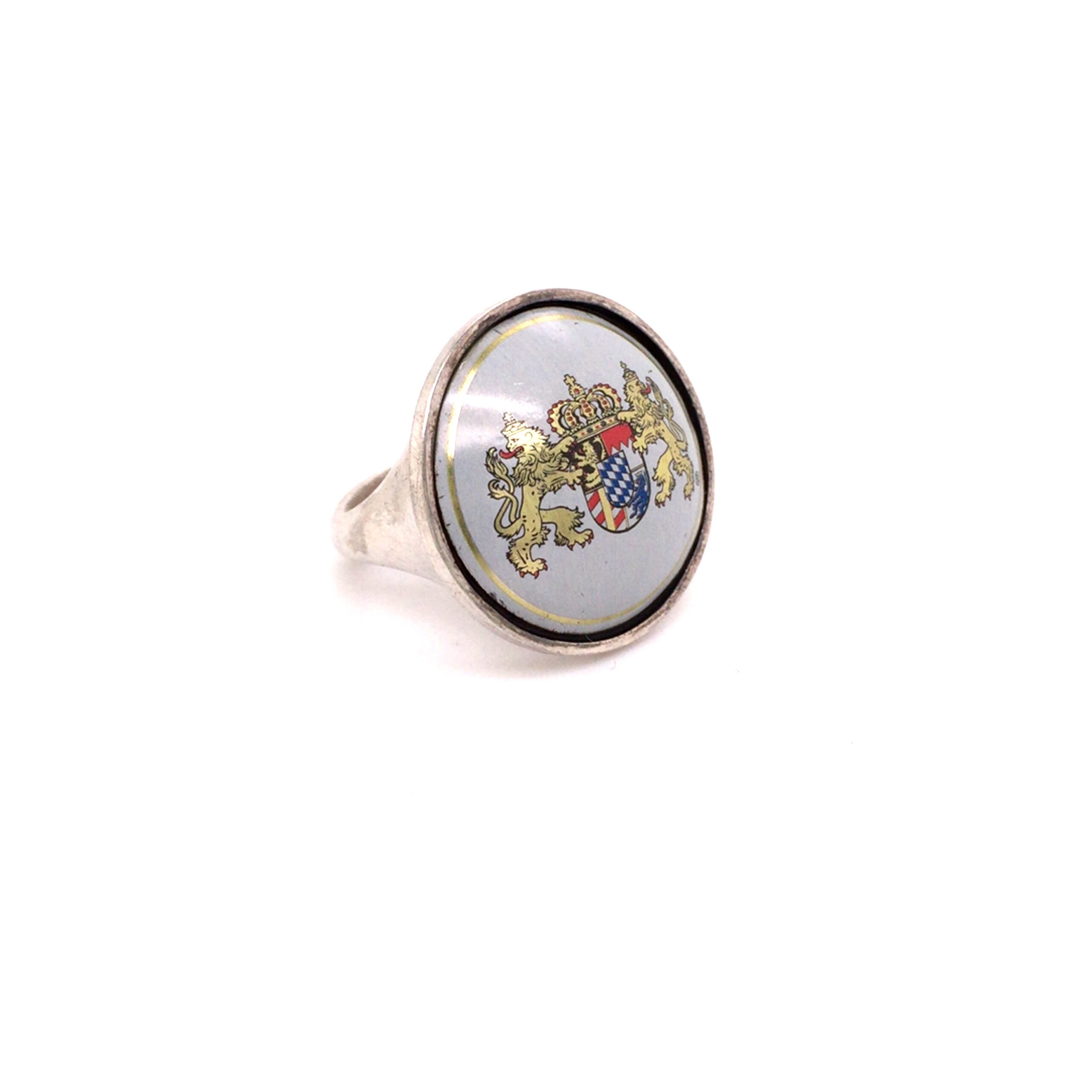 Ring gefertigt in Silber, mit Flaschenverschluss / Kronkorken "Brauerei".

Größe ca. 61, eine evtl. anfallende Größenänderung ist inklusive.