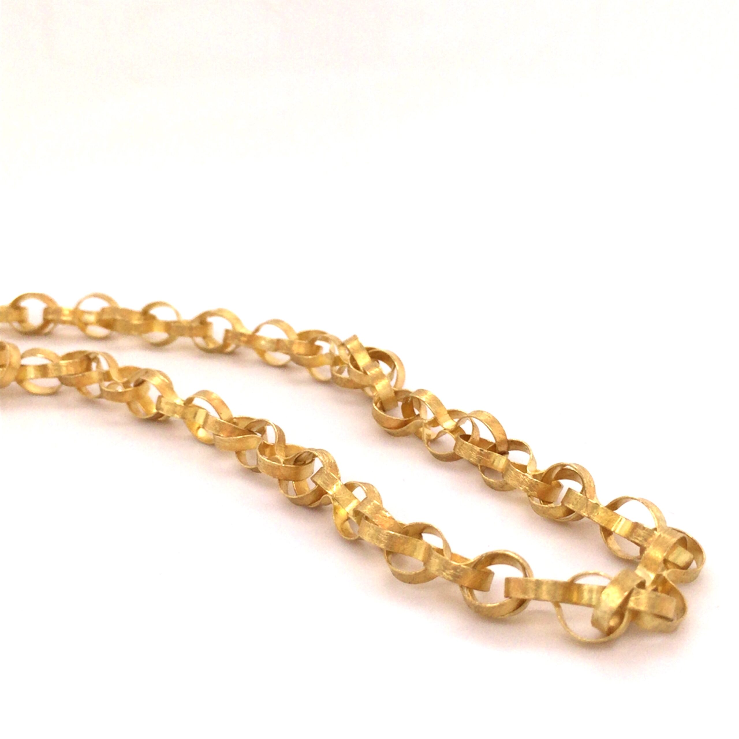 Collier gefertigt in Gelbgold 750, mit Hakenschließe.

Länge ca. 45,5 cm