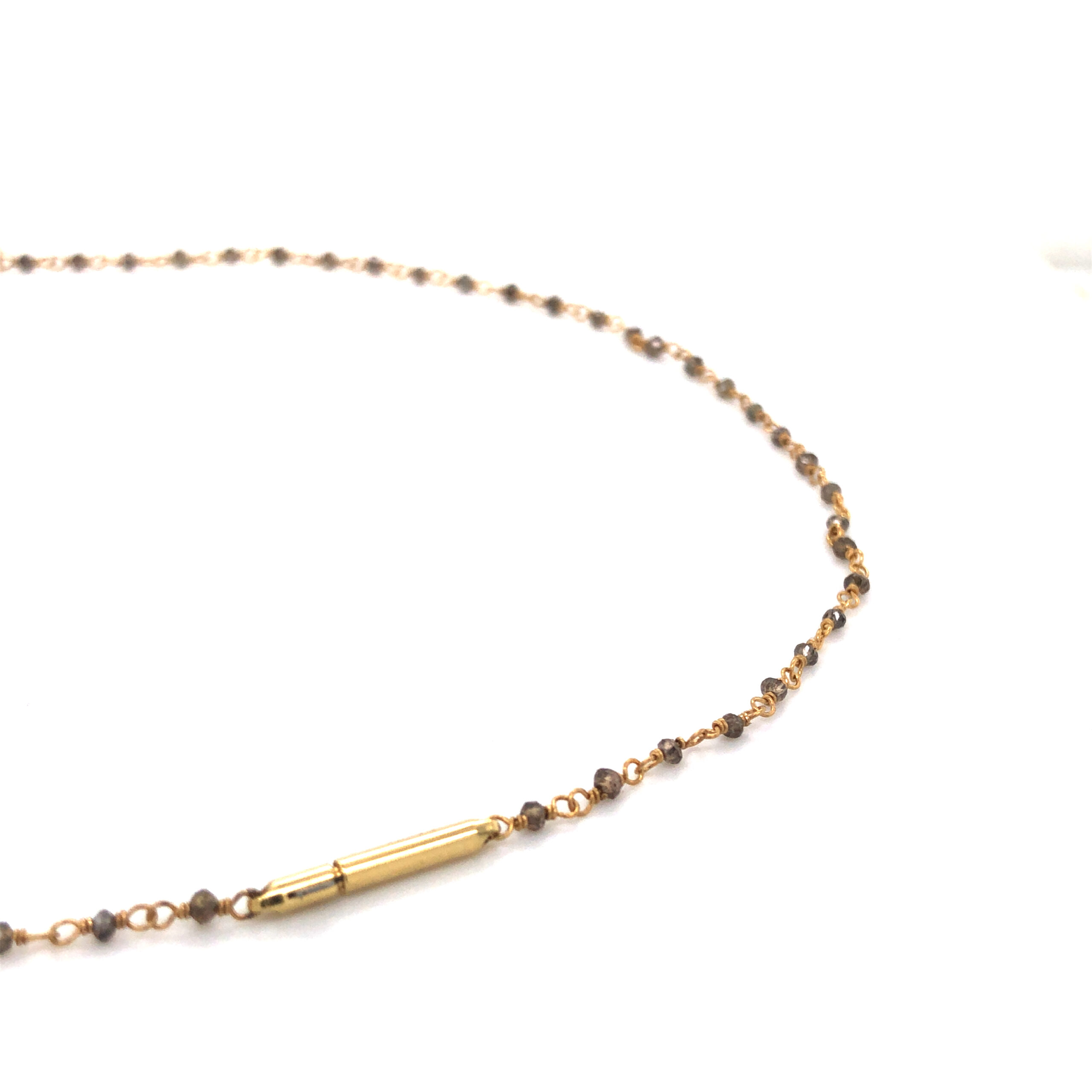 Diamantkristalle auf Gold 750 gekordelt. Eine Kombination aus Steinkette und Gliederkette, patentierte Doppelclipschließe für sicheres und zugleich ueinfaches GHandling. Länge 47cm