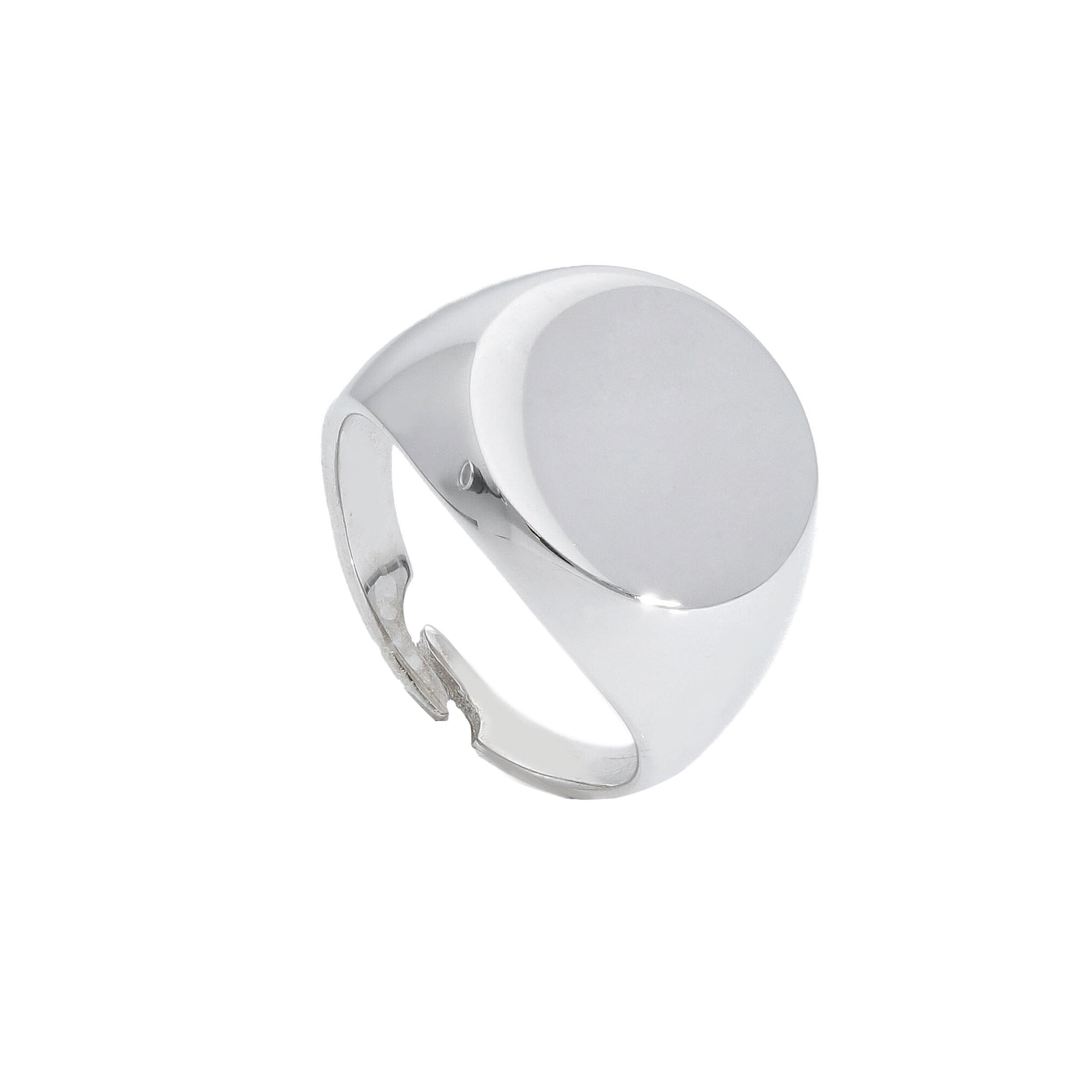 zilver ring die gemakkelijk aanpasbaar is van maat ref.176888
perfect voor gravure die we in eigen huis doen