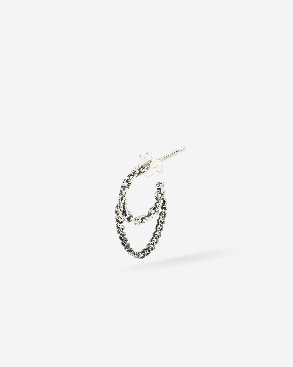 Deze JEWEL BTB 461 Hoop Essential is gemaakt van hoogwaardig materiaal en heeft een tijdloos ontwerp. De oorbel is perfect voor dagelijks gebruik en kan gemakkelijk gecombineerd worden met verschillende outfits. Draag de oorbel alleen voor een subtiele look of mix en match met andere oorbellen voor een trendy uitstraling. Een essentieel stuk voor elke sieradencollectie!