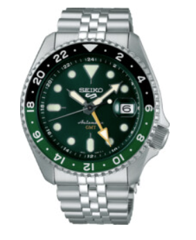 Seiko-5 GMT Automaat heren pols horloge staal met stalen band en klap sluiting. Groene wijzerplaat. 10 ATM waterdicht.