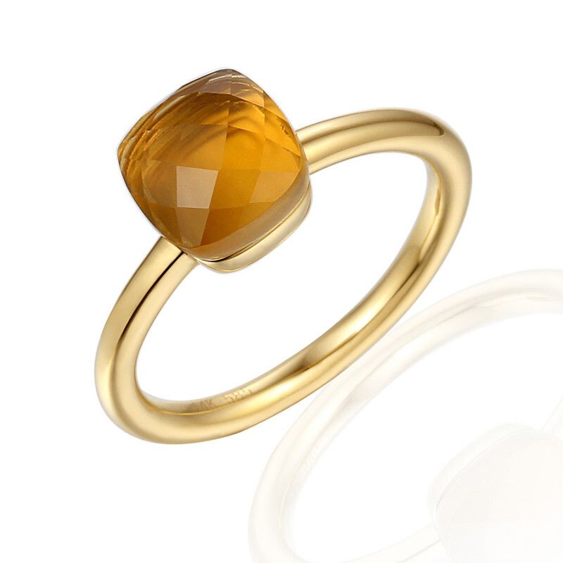 een 14 krt geelgouden ring met een cognac kwarts steen 3.39.