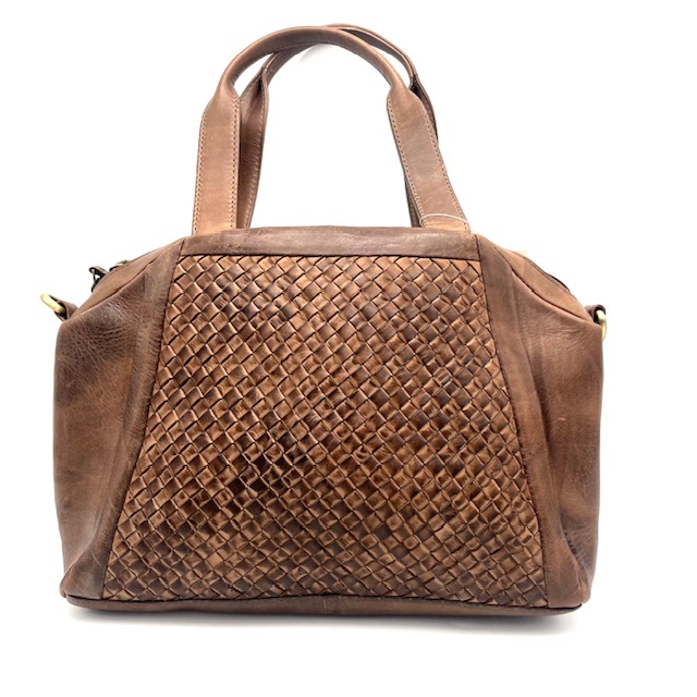 Deze prachtige OwnLabel Aria hand/schoudertas in het bruin is voorzien van een ruim interieur met handige vakjes, een verstelbare schouderriem en een stijlvol design. De tas kan zowel als handtas als schoudertas gedragen worden, waardoor hij perfect is voor elke gelegenheid. Draag hem over je schouder voor een casual look of in je hand voor een chique uitstraling. Met deze tas maak je altijd een fashion statement!

Afmetingen:
Hoogte 24cm x breed 30cm x diep 10cm