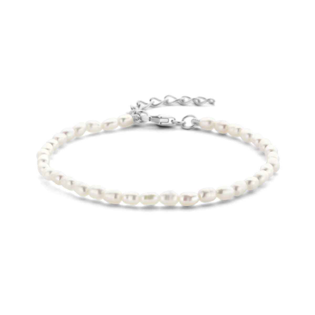 Deze parel armband is elegant en tijdloos met een subtiele glans. Gemaakt van hoogwaardige parels die de pols prachtig accentueren. Het is perfect te combineren met zowel casual als formele outfits. Draag het alleen voor een klassieke uitstraling of stapel het met andere armbanden voor een eigentijdse look. Een must-have accessoire voor elke gelegenheid.