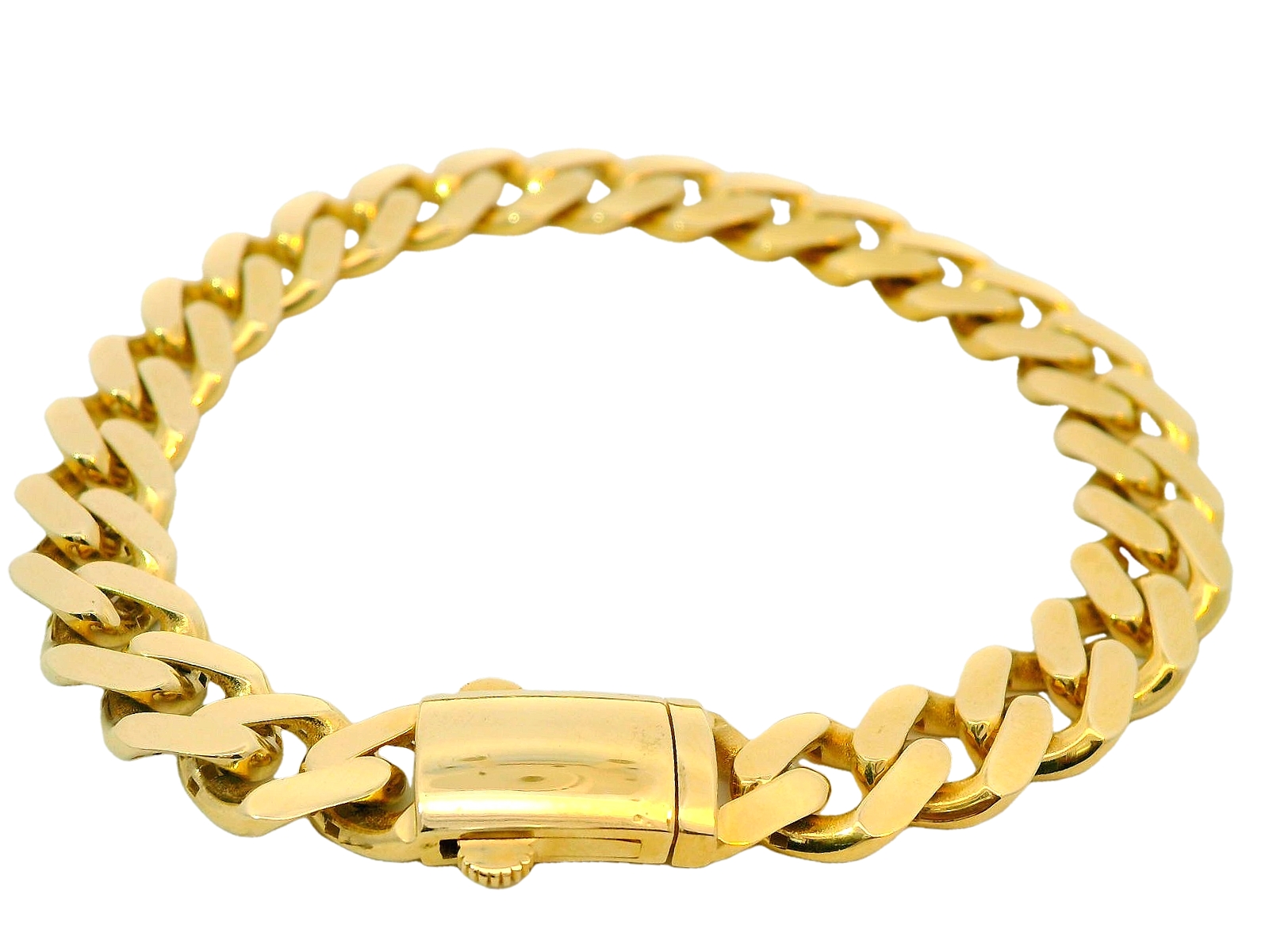 Deze armband van Louis Bros is vervaardigd uit 14 karaat geelgoud (18.50 gr.). 
Deze luxe herenarmband is uitgevoerd in een robuuste gourmet schakel, wat zorgt voor een stoere en krachtige uitstraling. De grove schakels hebben een strak, verfijnd design dat zowel elegantie als mannelijkheid uitstraalt. Perfect voor de man die op zoek is naar een sieraad met een luxe afwerking en een gedurfde uitstraling. Deze armband is een tijdloos statement piece dat elke outfit een extra vleugje klasse en karakter geeft.