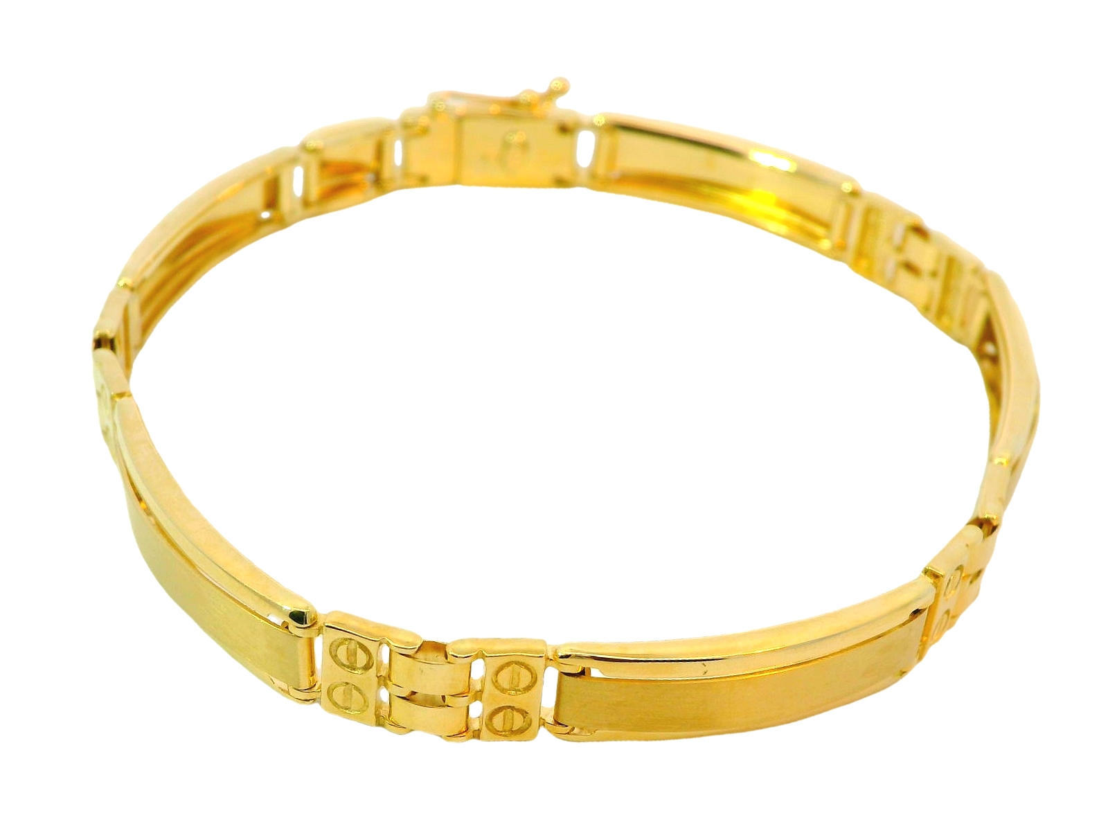 Deze armband van Louis Bros is vervaardigd uit 14 karaat geelgoud (15.44 gr.).
Deze armband voor heren straalt luxe en verfijning uit. Gemaakt van hoogwaardig 14-karaats goud, heeft de armband een tijdloos en mannelijk ontwerp dat perfect is voor elke gelegenheid. De stevige schakels en strakke afwerking zorgen voor een robuuste uitstraling, terwijl het klassieke ontwerp moeiteloos te combineren is met elke stijl. Een perfecte keuze voor de man die waarde hecht aan kwaliteit en elegantie in zijn accessoires.