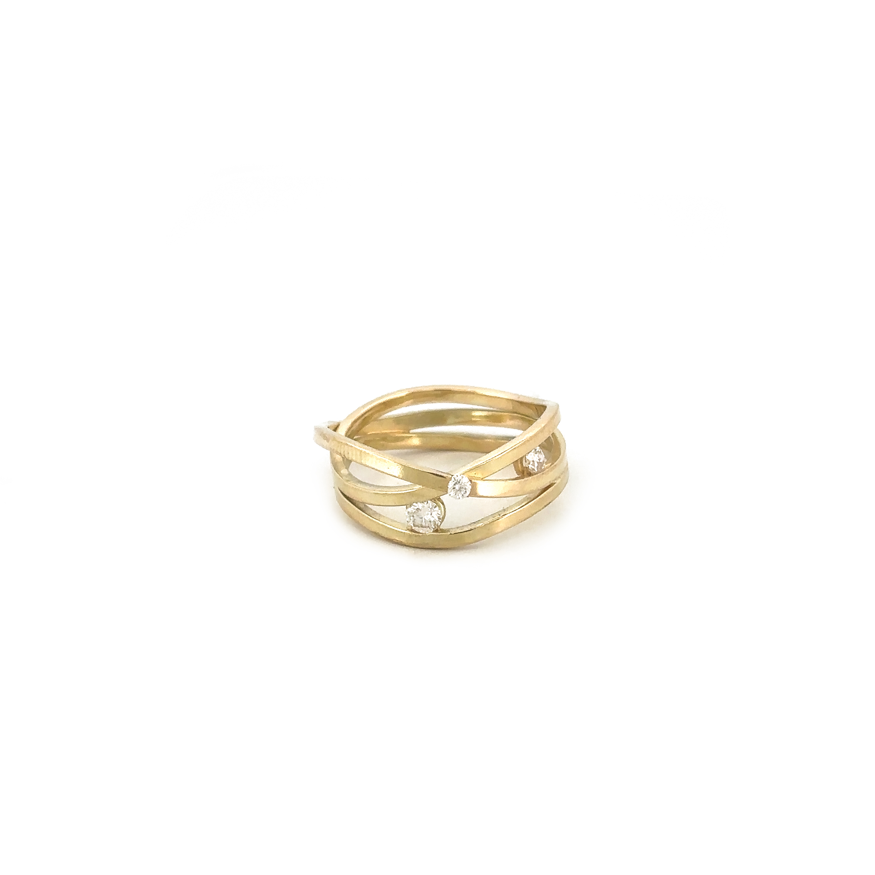 Deze sierlijke en toch stoere ring van goud met moissanite zal je prachtig staan. 

Sierlijke verfijnde draden laten deze ontwerpen voor zichzelf spreken. Met een letterlijke twist zijn deze sieraden goed draagbaar en makkelijk te combineren. Een energieke wikkel van sierlijkheid die jou laat stralen. Elk sieraad wordt met de hand gemaakt in ons eigen atelier en ontstaat spontaan op gevoel. Jouw Twist is dus altijd uniek.

Maak een afspraak en kom deze ring passen! Of bestel haar gelijk, dan sturen we deze mooi verpakt naar je toe.