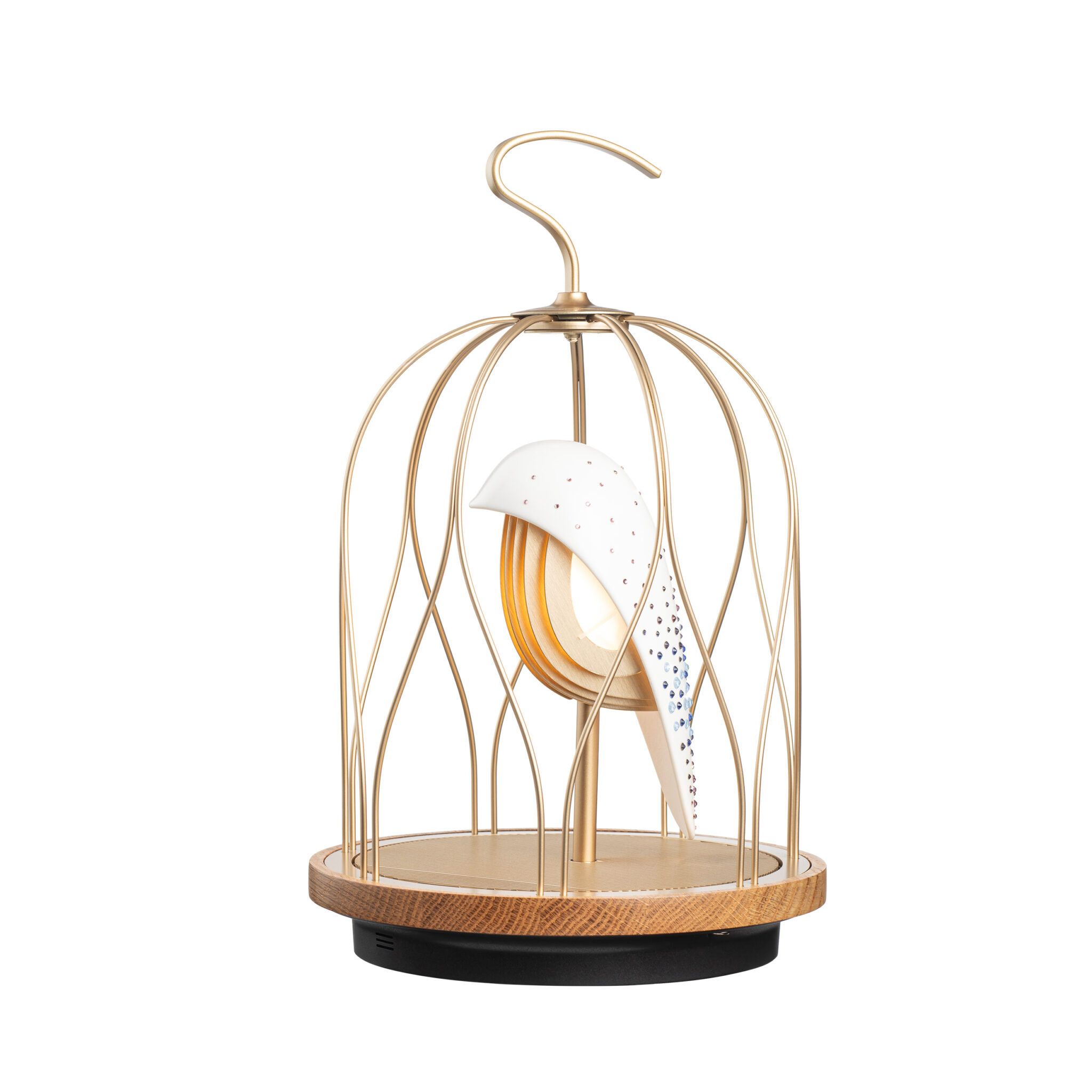 Door het voortdurende streven naar kwaliteit, duurzaamheid en innovatie is DAQICONCEPT een selecte merkpartner van SWAROVSKI geworden. Deze samenwerking heeft geleid tot de limited edition Jingoo Fantasy Sky. De luxueuze schittering van SWAROVSKI-kristallen wordt gecombineerd met verfijnd keramisch vakmanschap. Elk kristal wordt zorgvuldig door ambachtslieden aangebracht op de vorm van de keramische vogel, waardoor een elegante esthetiek ontstaat.

Elk ontwerp wordt vergezeld met een SWAROVSKI-authenticatiekaart. 
