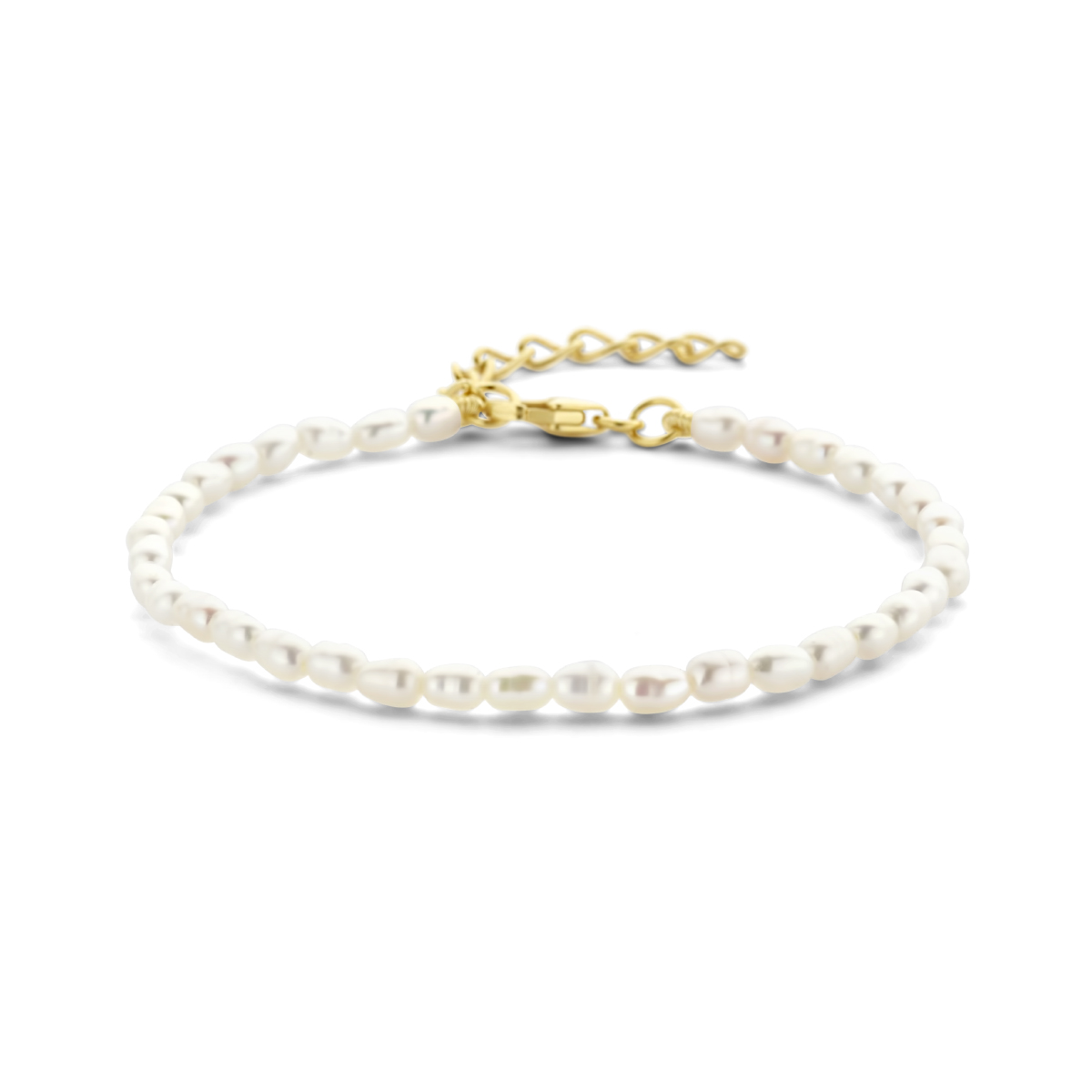 Geelgoud op 925 zilveren armband met zoetwaterparels. De armband heeft een draaglengte van 16cm en een extensie van 3cm. Uitgevoerd met een karabijn sluiting. Geen garantie op plating.