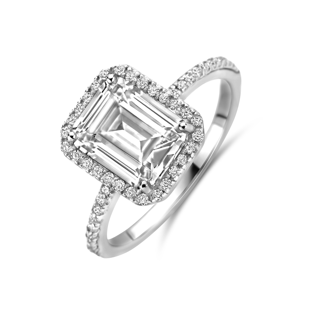 Gerhodineerd 925 zilveren ring uitgevoerd met zirkonia. De ring heeft een breedte van 11.5mm.