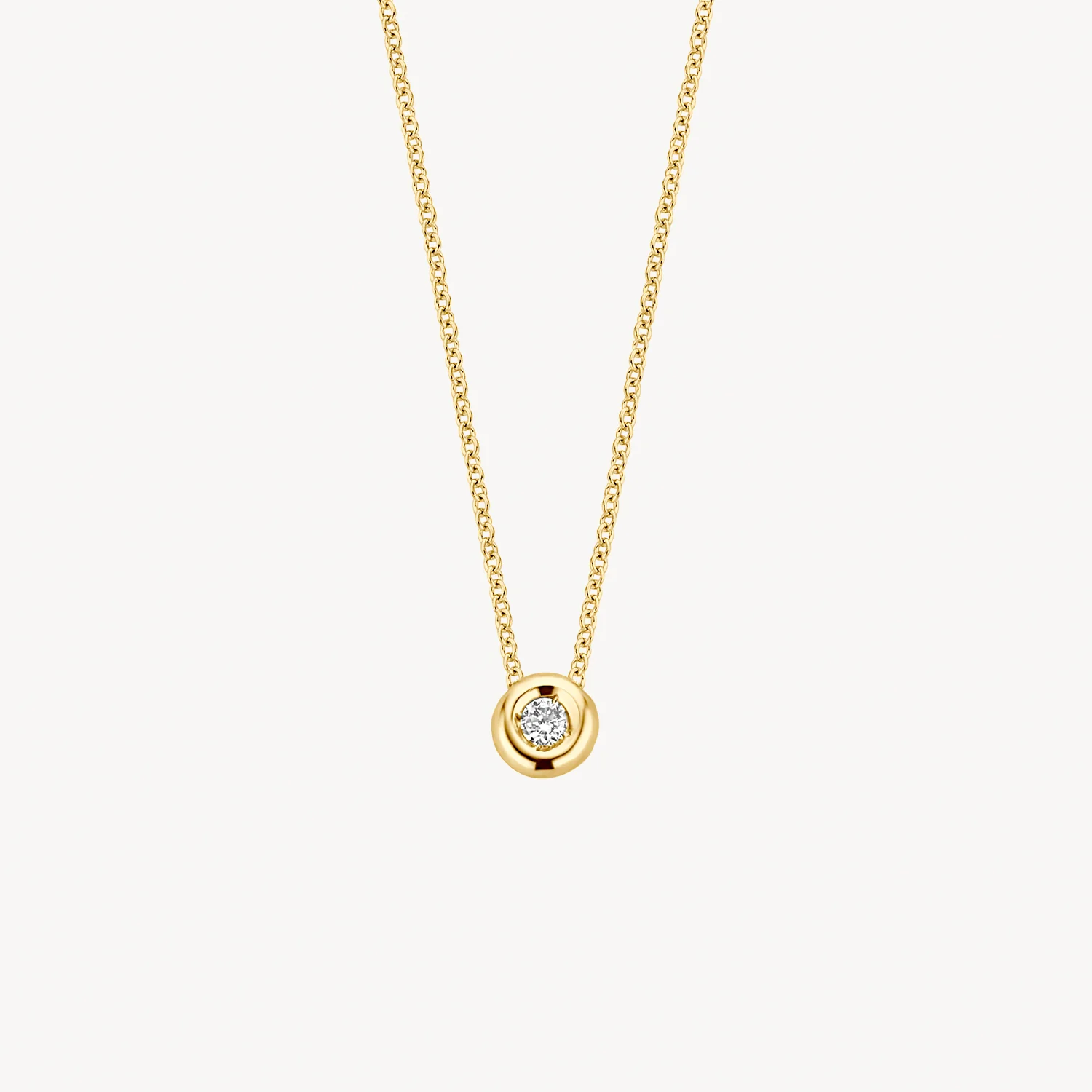 Deze prachtige blush collier is voorzien van een sprankelende briljant hanger van 0.03 crt met een kwaliteitsniveau van SI2. Het collier heeft een lengte van 42 cm en is perfect voor dagelijks gebruik of speciale gelegenheden. Draag deze elegante ketting alleen voor een subtiele touch of combineer het met andere sieraden voor een gelaagde look. Maak je outfit compleet met deze tijdloze en stijlvolle collier.