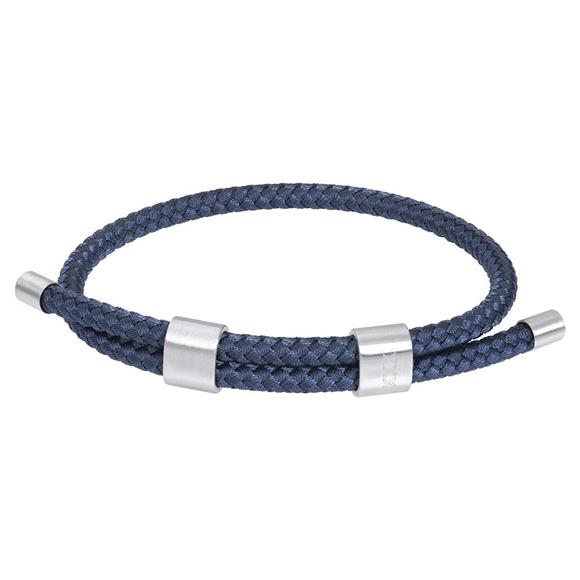 De iXXXi Men armband Jones bestaat uit een combinatie van gewaxte koord en stainless steel. De koorden zijn op een mooie manier in elkaar gevlochten en vormen met de stalen details een mooi geheel. Bracelet Jones is middels een handig systeem in elke gewenste maat te dragen, een universele armband voor elke man! De iXXXi heren armband Jones is verkrijgbaar in verschillende trendy kleuren. Mix en match met verschillende armbanden uit de iXXXi Men collectie en maak zo jouw look compleet!

Gemaakt van duurzaam stainless steel.
Verkleurt niet en geeft niet af op de huid.
Nikkel vrij
Hypo-allergeen