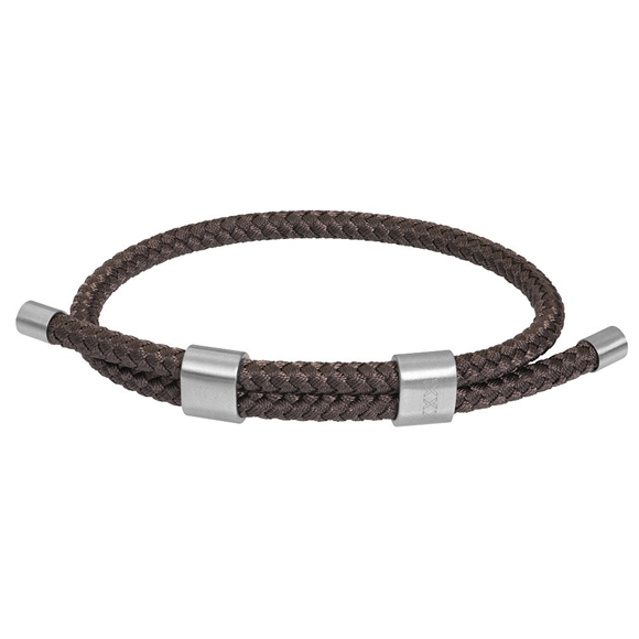 De iXXXi Men armband Jones bestaat uit een combinatie van gewaxte koord en stainless steel. De koorden zijn op een mooie manier in elkaar gevlochten en vormen met de stalen details een mooi geheel. Bracelet Jones is middels een handig systeem in elke gewenste maat te dragen, een universele armband voor elke man! De iXXXi heren armband Jones is verkrijgbaar in verschillende trendy kleuren. Mix en match met verschillende armbanden uit de iXXXi Men collectie en maak zo jouw look compleet!

Gemaakt van duurzaam stainless steel.
Verkleurt niet en geeft niet af op de huid.
Nikkel vrij
Hypo-allergeen