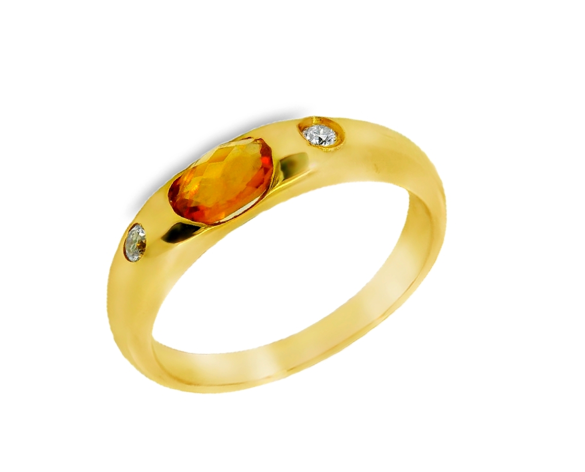 Deze ring van Louis Bros is vervaardigd uit 14 karaat geelgoud (4.39 gr.) en is gezet met 2 briljant geslepen diamanten met een totaalgewicht van 0.02 ct en 1 citrien 0.15 ct.
 Deze verfijnde geelgouden ring heeft een prachtige gele citrien als middelpunt, omringd door twee sprankelende diamanten aan weerszijden. De warme glans van het geelgoud en de zonnige citrien vormen samen met de diamanten een elegant en evenwichtig ontwerp. Dit tijdloze sieraad voegt een subtiele maar stralende touch toe aan elke outfit.
De ring is verkrijgbaar in meerdere afmetingen.