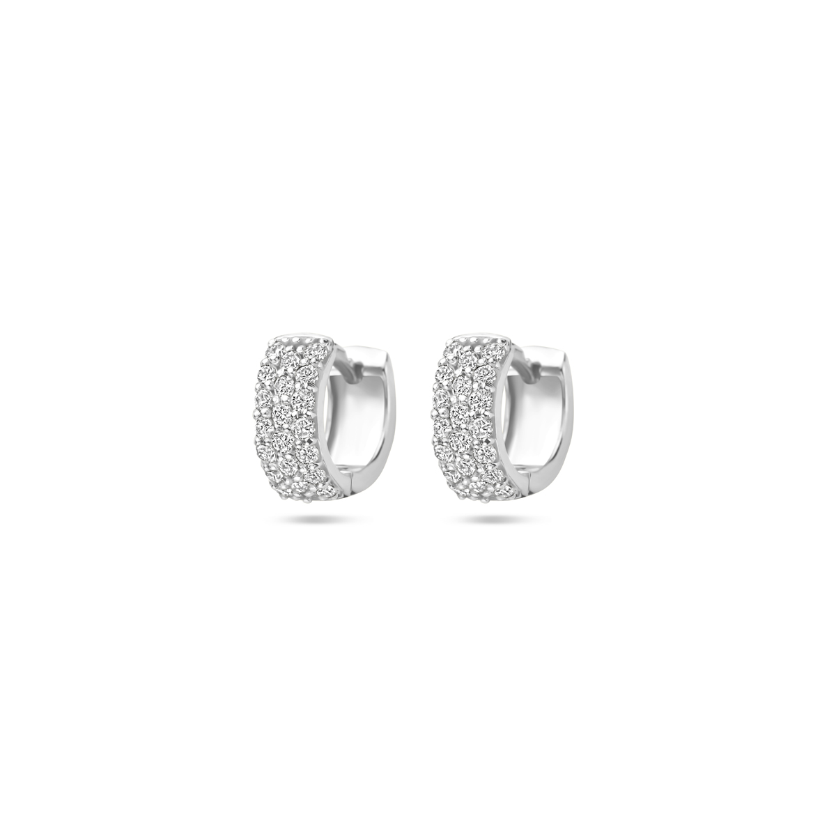14k Witgouden klapoorringen uitgevoerd met diamant. De klapoorringen hebben een afmeting van 10x4mm. Het totale diamantgewicht is 0.40ct.