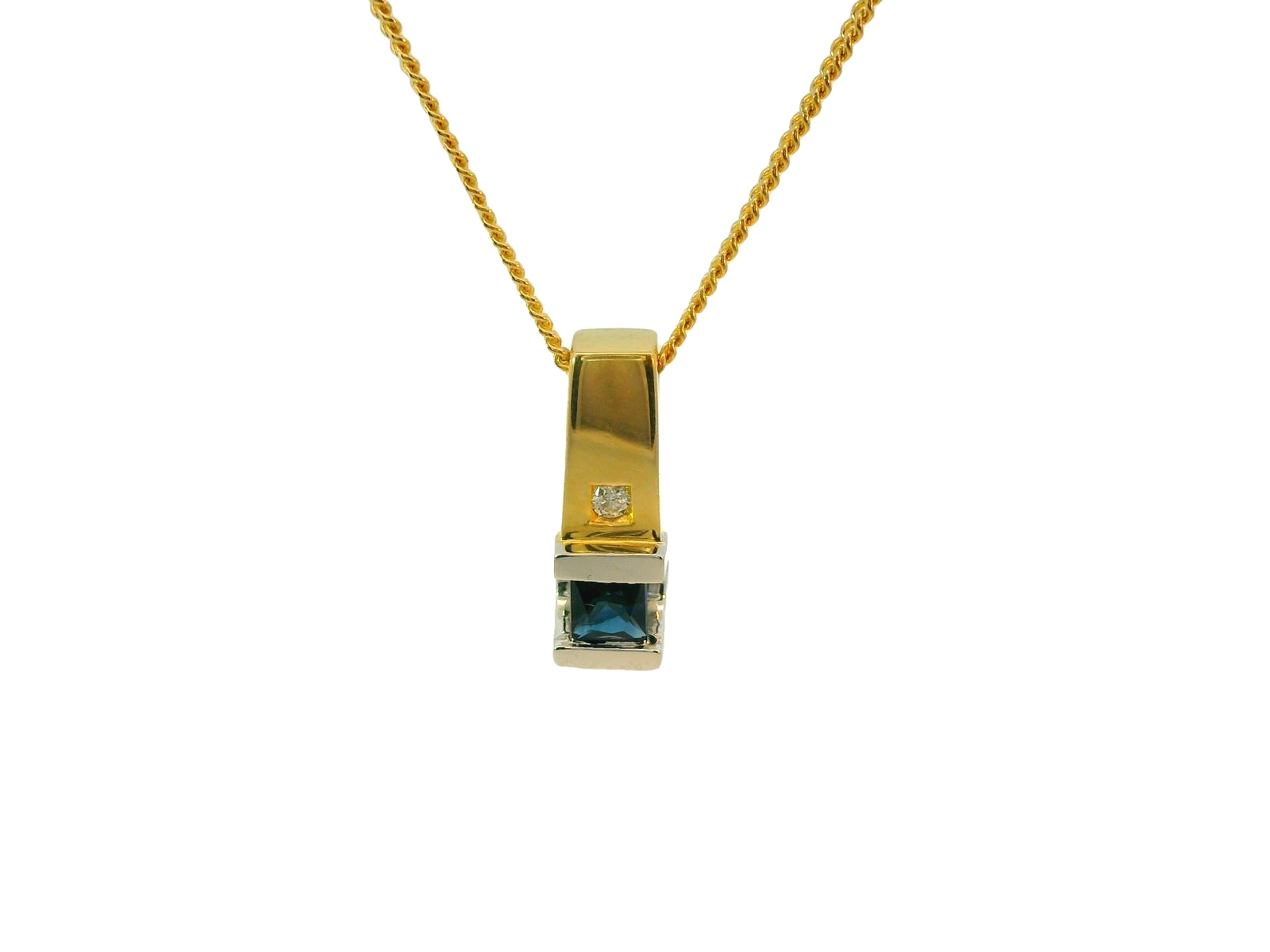 Deze hanger van Louis Bros is vervaardigd uit 14 karaat bicolor (2.05gr.) en is gezet met een saffier 0.10 ct en 1 briljant geslepen diamanten met een totaalgewicht van 0.01 ct. 